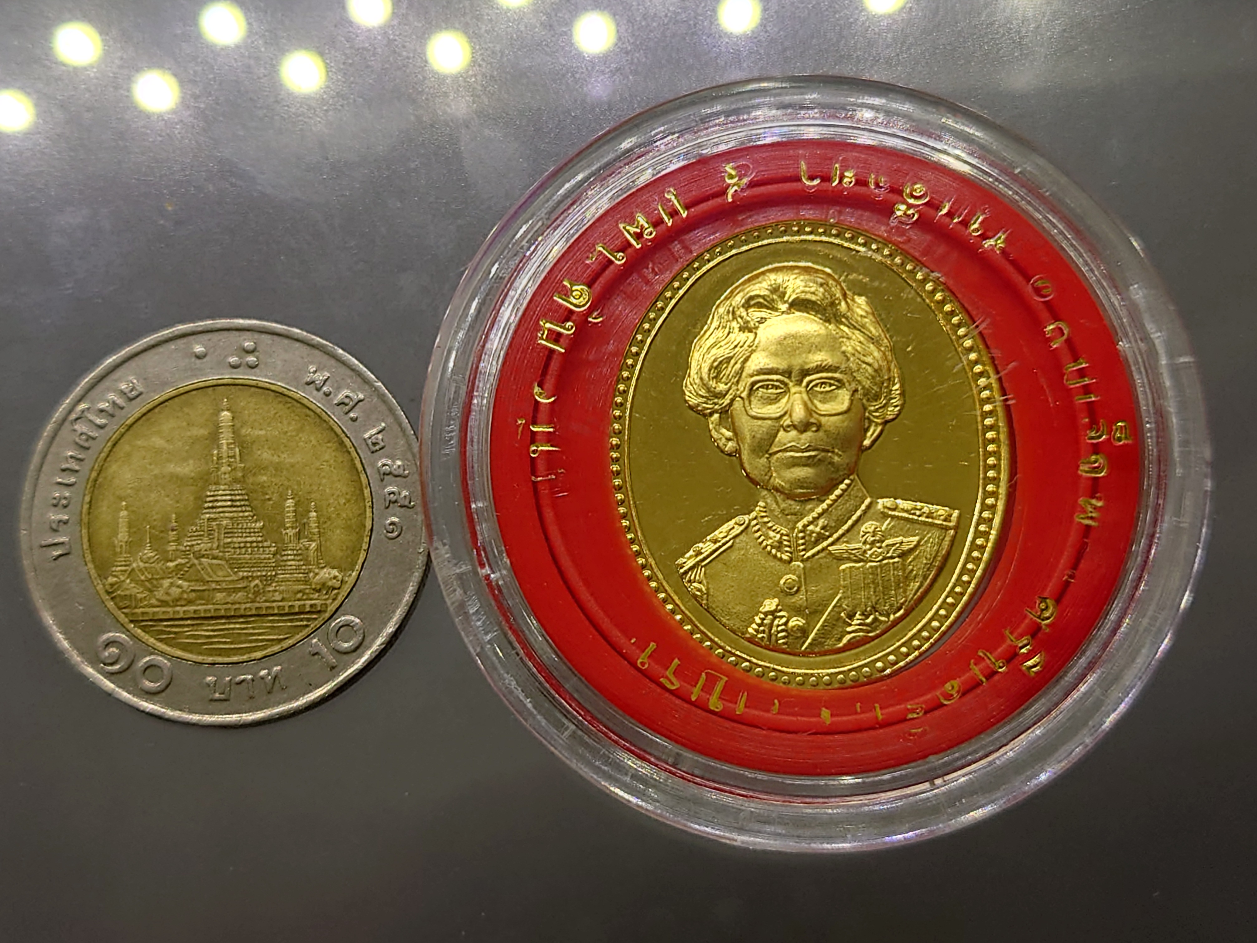 เหรียญทองคำขัดเงา (ทอง 99 % หนัก 1 บาท) ที่ระลึกสมเด็จย่า 5 แผ่นดิน พร้อมกล่องเดิม หายาก พ.ศ.2539