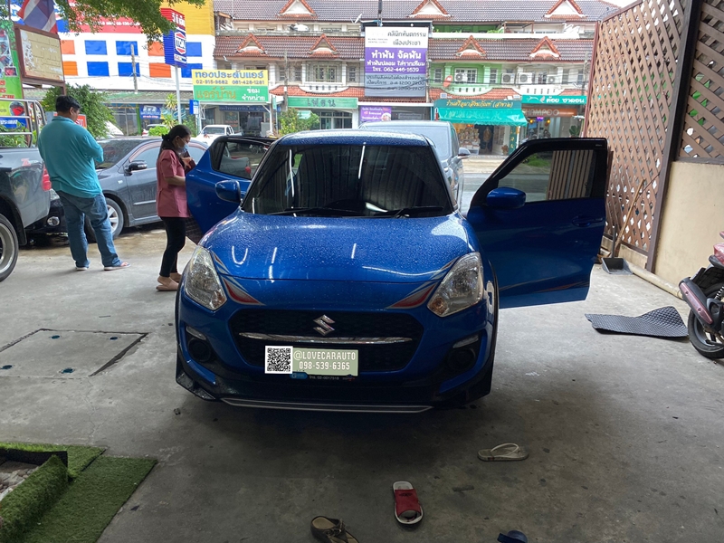 พรมปูพื้นรถยนต์ Suzuki Swift 2018 สีดำด้ายแดง