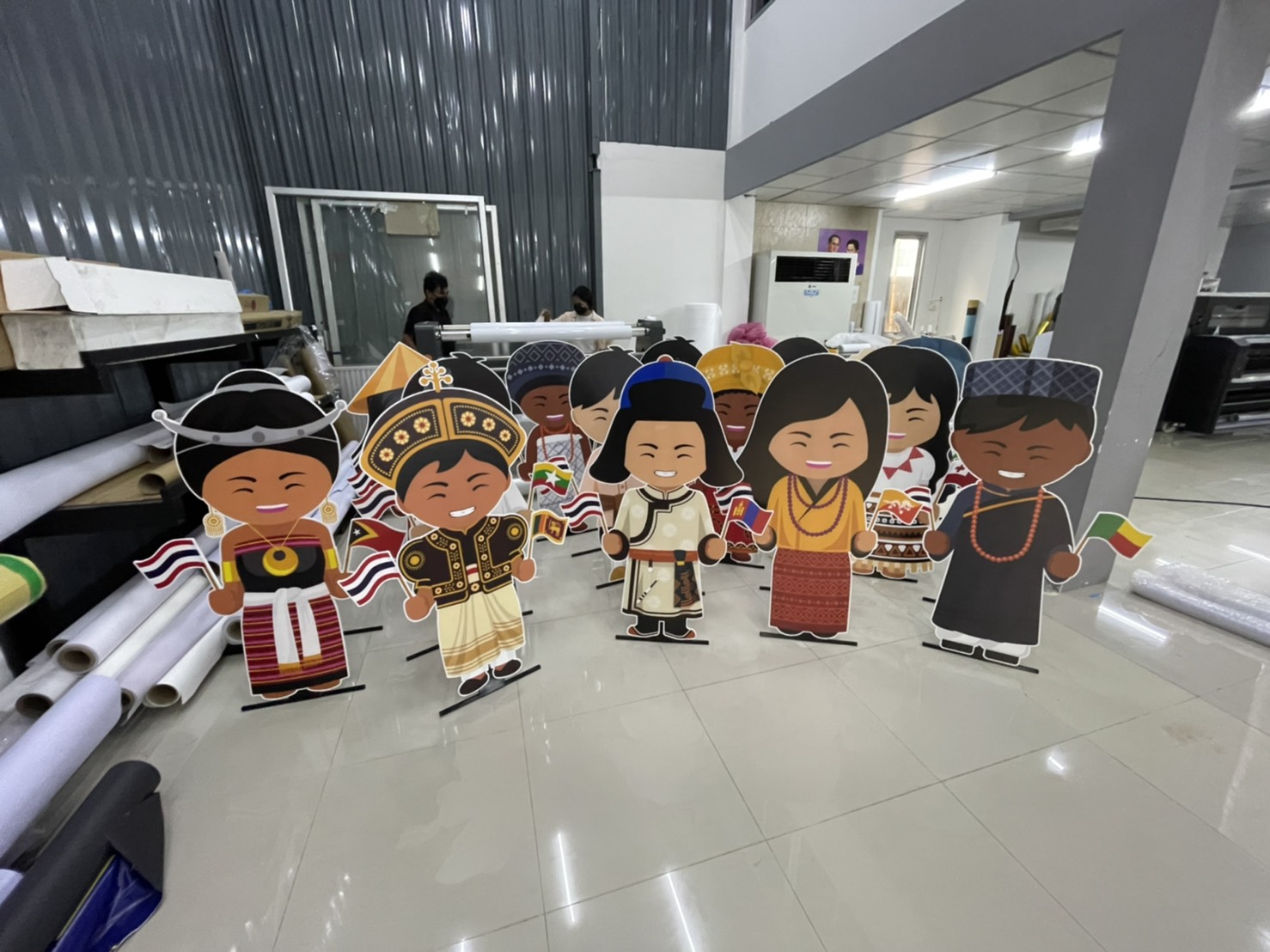 ป้ายสแตนดี้ขาเหล็ก พีพีบอร์ดตัวใหญ่ ตัวการ์ตูน แสดงความเป็นไทย