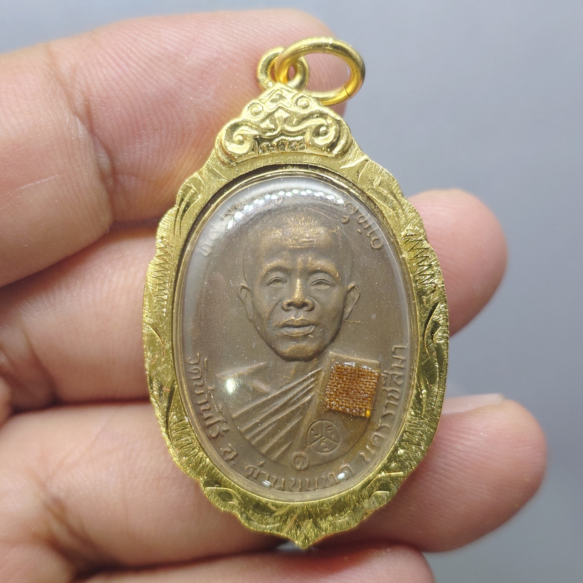 หลวงพ่อคูณ เหรียญย้อนยุค ปี17 ติดผ้าจีวร รุ่นพระเทพวิทยาคม (คูณ) บารมี๙๑ พิธีพุทธาภิเษก เสาร์๕ เนื้อทองแดงเงินบรอนซ์ ปี2557 พร้อมกล่องเดิมๆ แท้ทันหลวงพ่อ