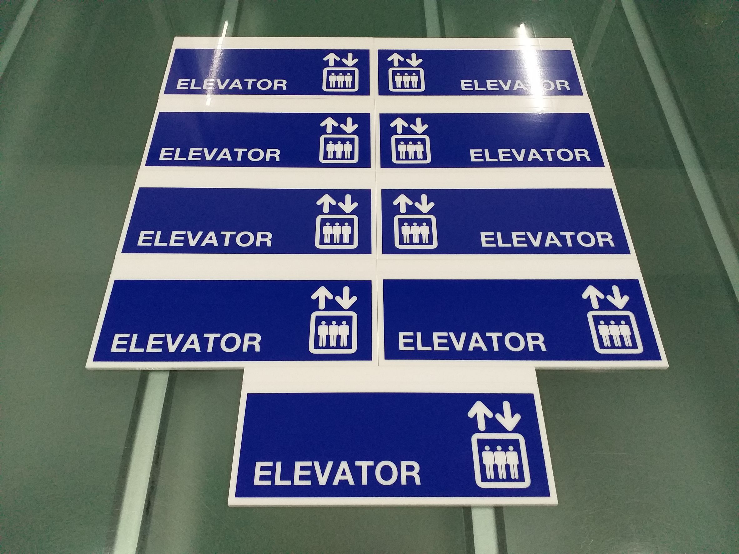 ป้ายบอกทางป้ายห้อยทางหนีไฟ งานป้ายแขวนสลิง