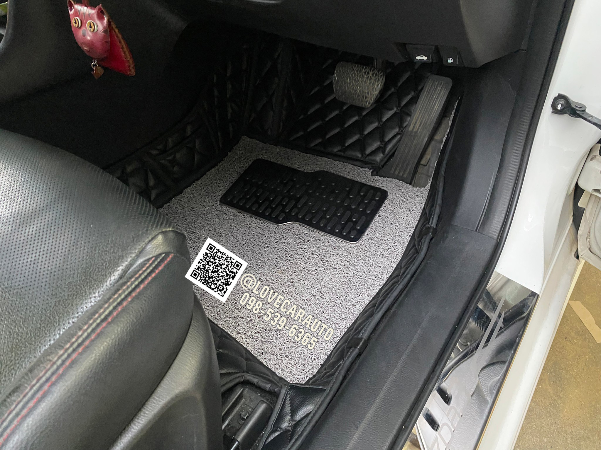 พรมปูพื้นรถยนต์ 8D Mazda3 2016 สีดำด้ายดำ เย็บติด ไวนิลเทา