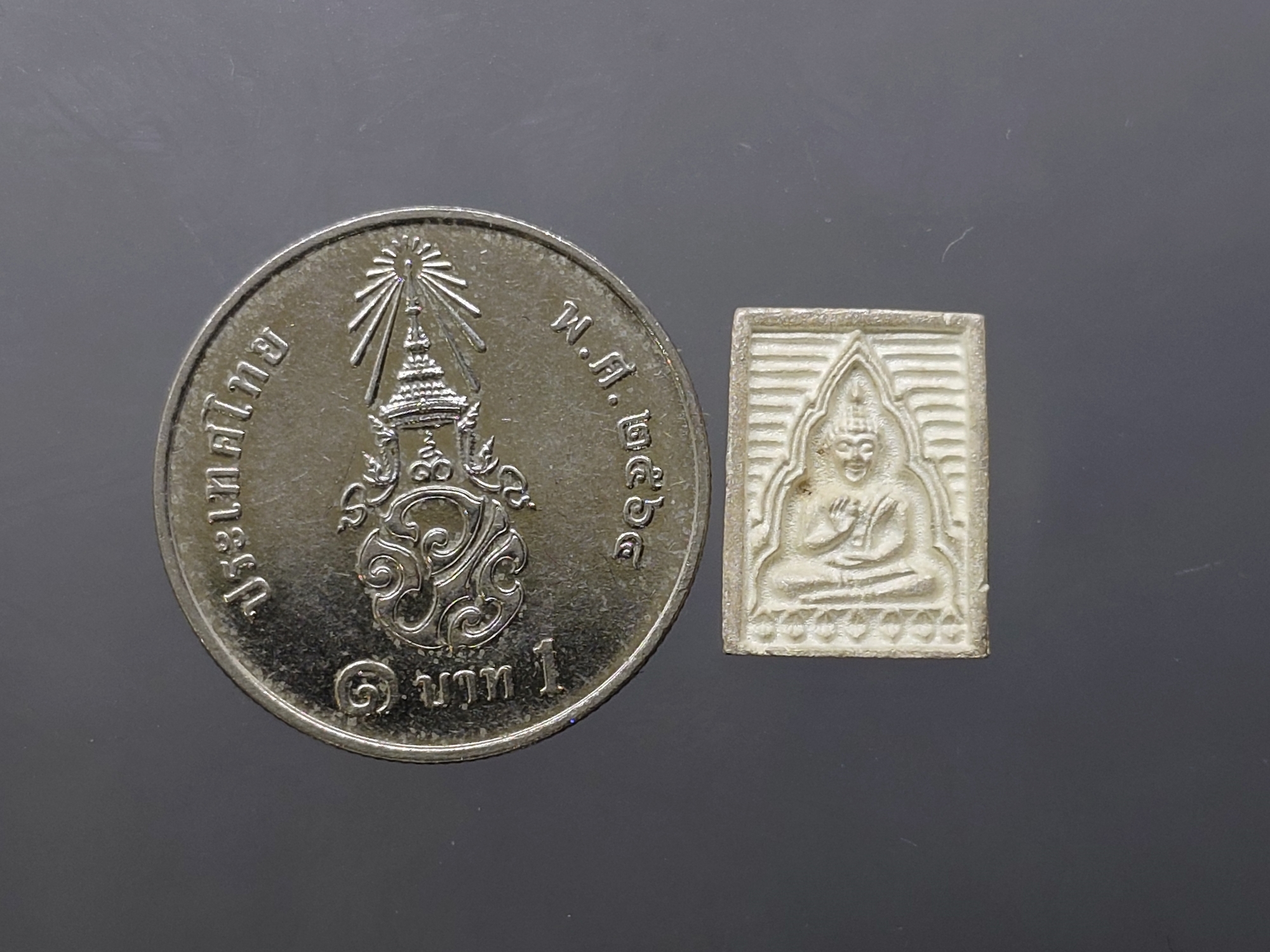 พระของขวัญ วัดปากน้ำ รุ่นซื้อที่ดินถวาย ปี2534 เนื้อเงิน พิมพ์มหาปฐพี พร้อมกล่องเดิม