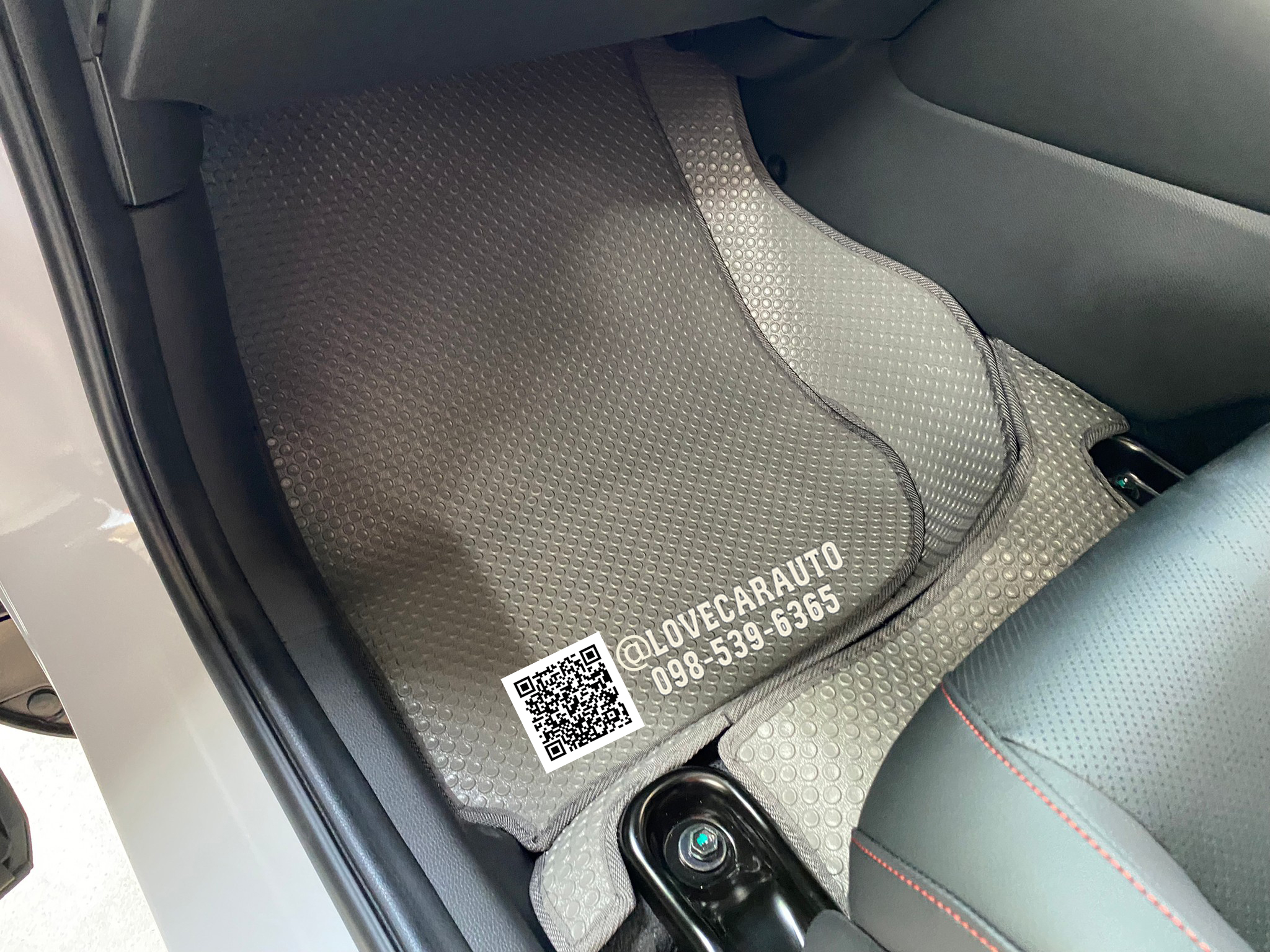 พรมกระดุม PVC Honda HRV 2022 ลายกระดุมเล็กสีเทา