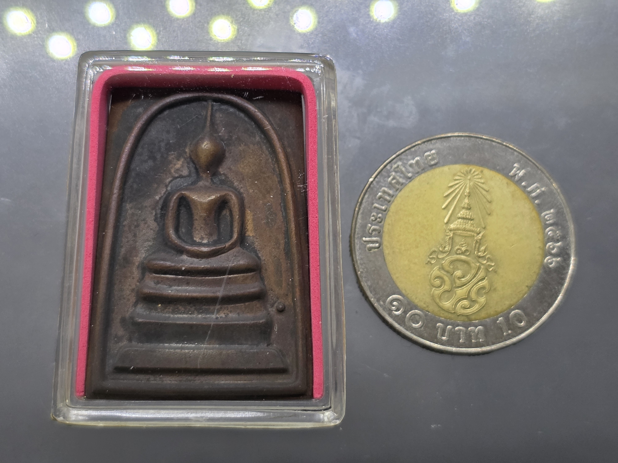 พระสมเด็จวัดระฆัง "ใต้ร่มโพธิ์ทอง" พิมพ์ใหญ่ นิยม หลัง สมเด็จโต เนื้อนวะโลหะ สมเด็จพระบรมโอรสาธิราชฯ ทรงเป็นประธานในพิธีพุทธาภิเษก วัดระฆังโฆสิตาราม 2549 พร้อมตลับเดิม