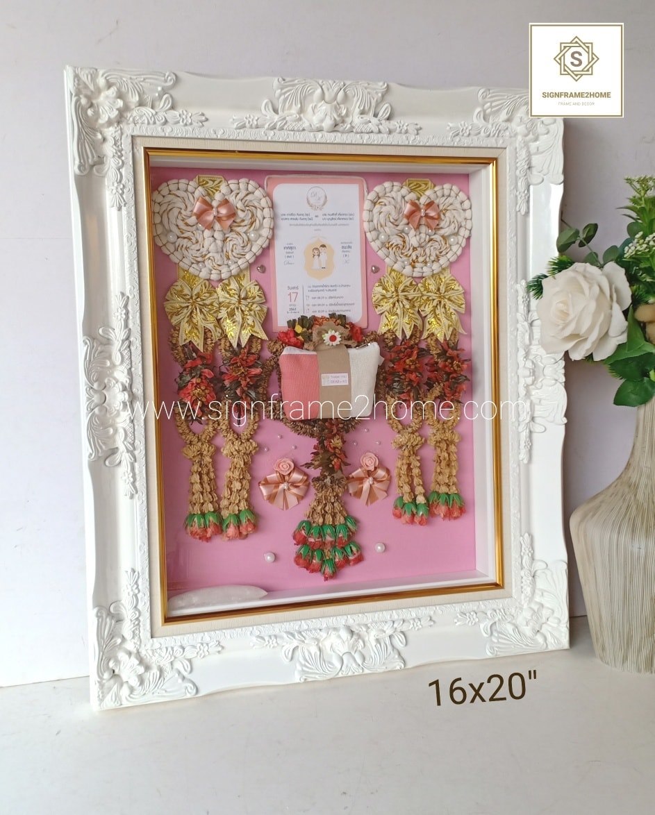 กรอบใส่พวงมาลัยงานแต่ง ชนาด 16x20"นิ้ว ไม้ขาวหลุยซ์ ปูพื้นชมพูอ่อน
