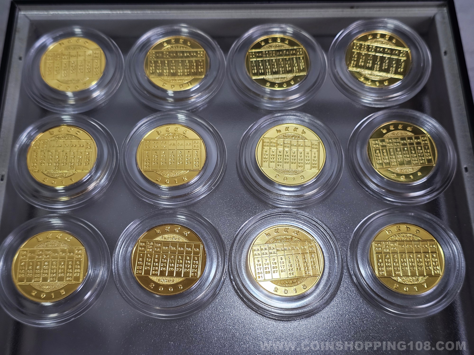 ชุดเหรียญที่ระลึกปฏิทิน 12 ปี นักษัตร ครบชุดทั้ง 12 ปีนักษัตร เนื้อทองแดงชุบทอง พร้อมกล่องหนังหรูหรา