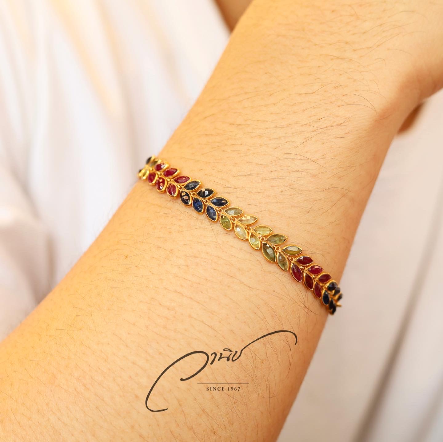 สร้อยข้อมือทองคำลายใบไม้ ฝังพลอย 3 สหาย ทับทิม ไพลิน เขียวส่อง #สร้อยข้อมือพลอยแท้