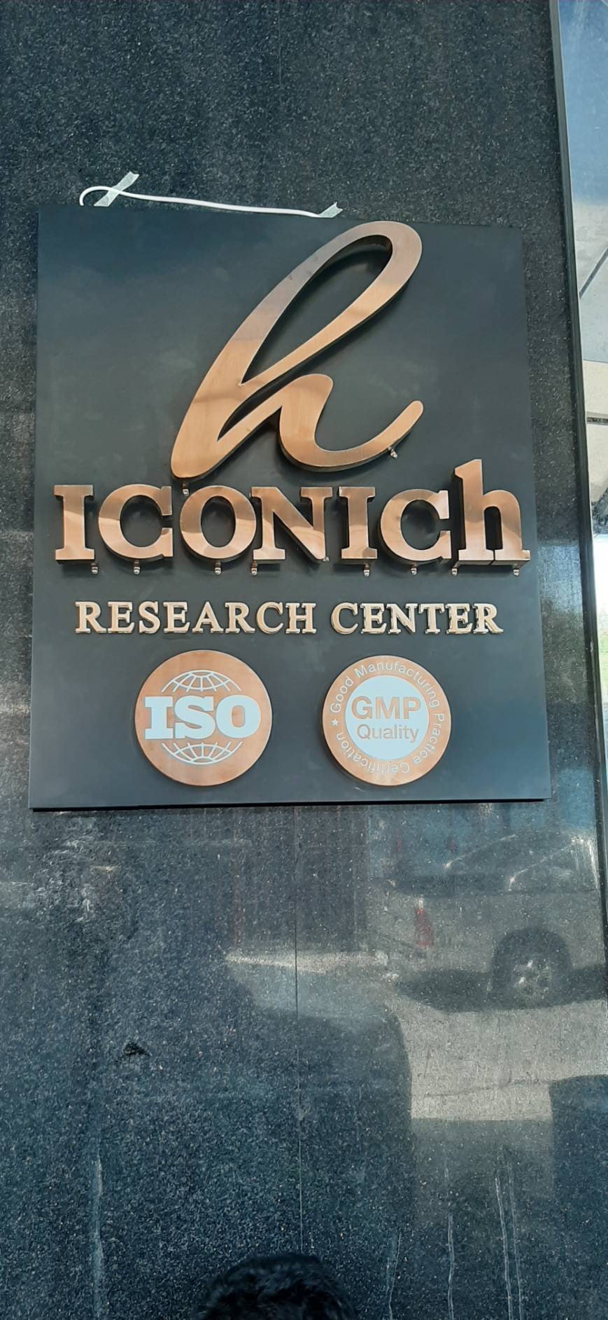 รับทำป้ายบริษัท งานป้ายบริษัทอักษรโลหะ งานบริษัทไฟออกหลัง ICONICH