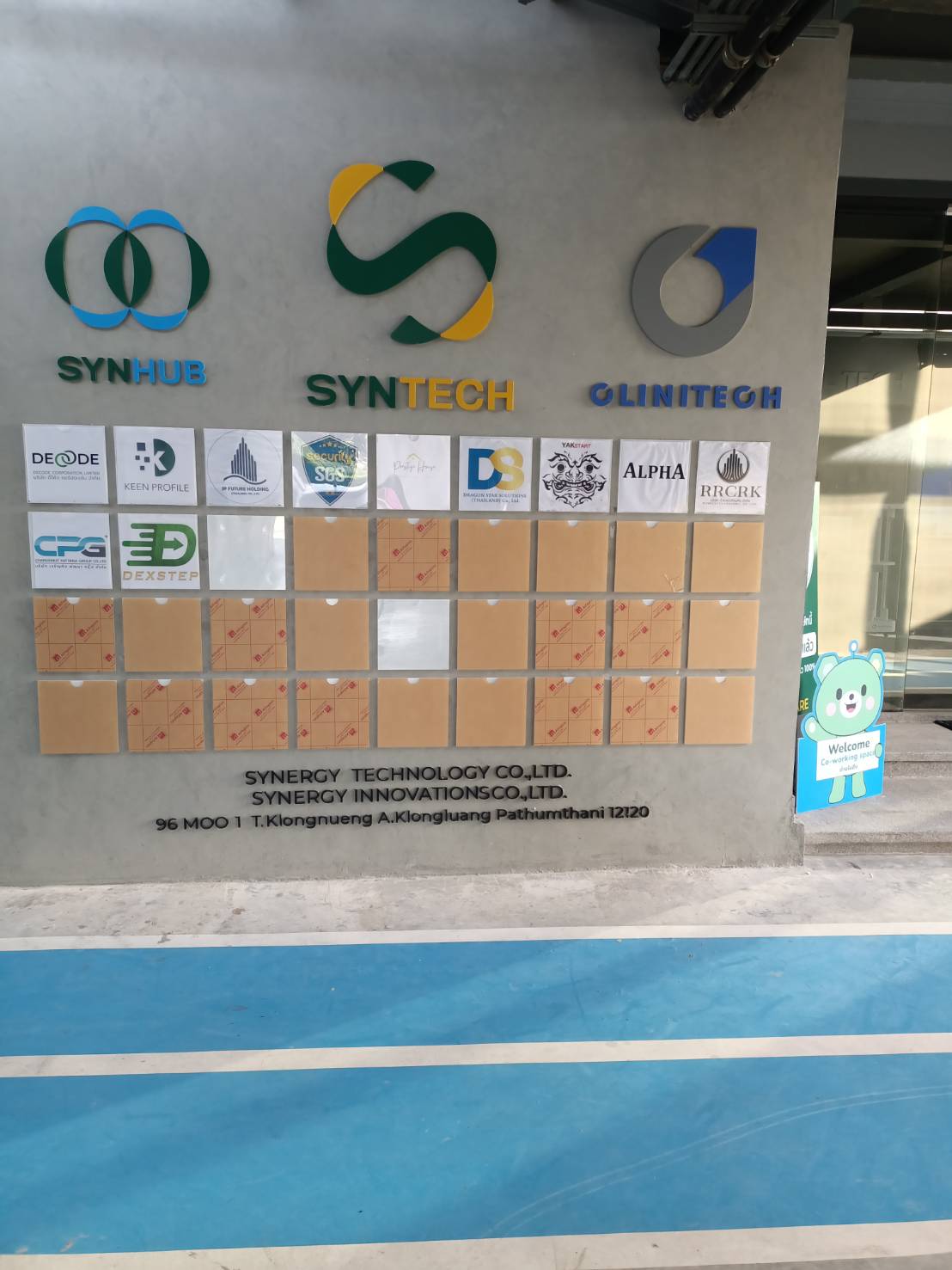 รับทำป้ายอะคริลิคพ่นสี ป้ายอะคริลิครางสอด ป้ายชื่ออะคริลิคบริษัท งานSYNTECH