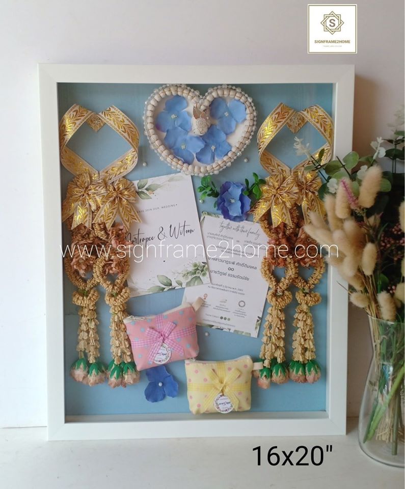 กรอบไม้เรียบขาวโมเดิล พื้นผ้าสีฟ้า ขนาด 16x20 นิ้ว