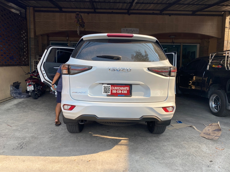 พรมปูพื้นรถยนต์ VVIP ด้ายคู่ Isuzu Mux 2023 สีกาแฟ เต็มคัน