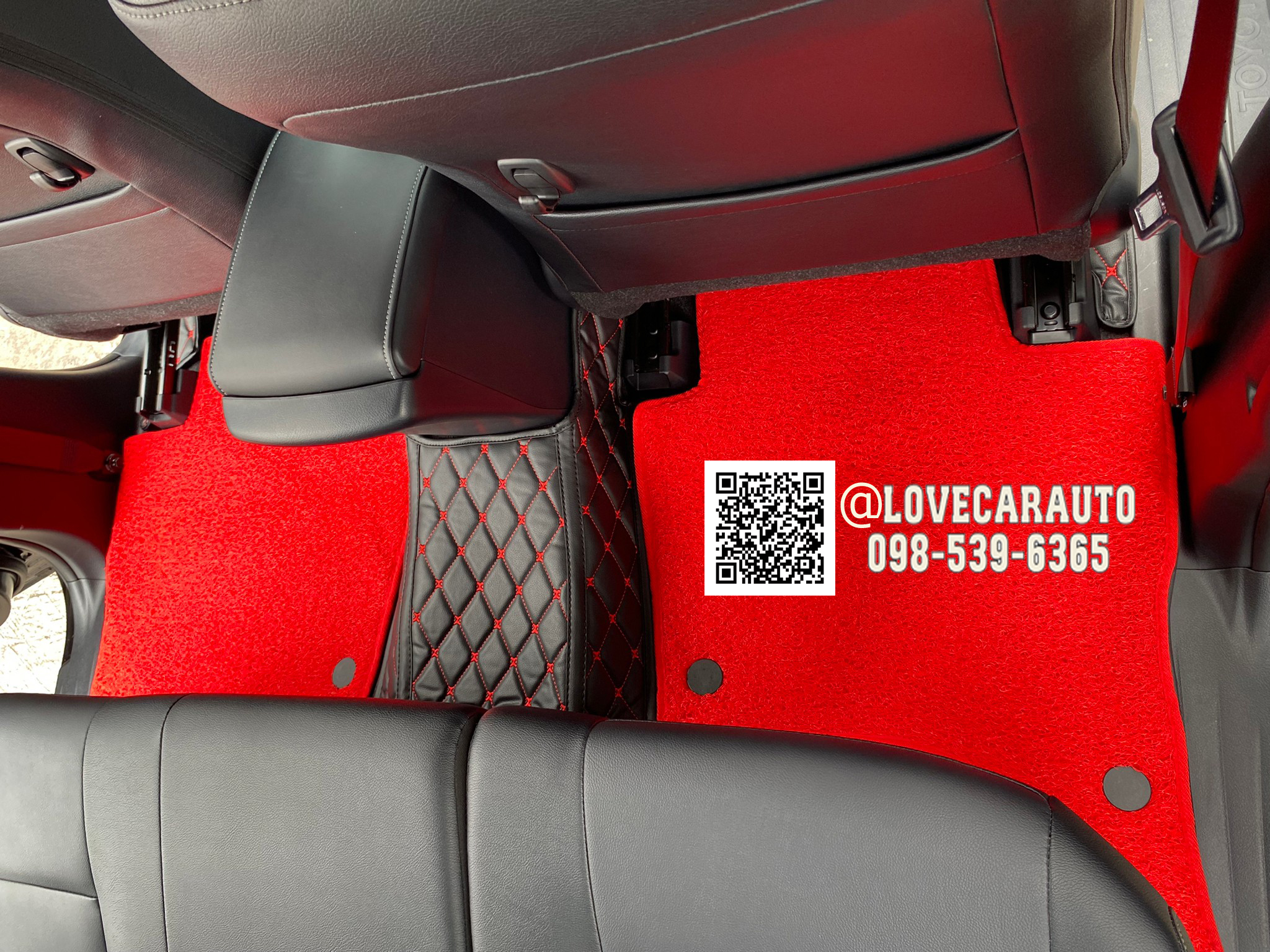 พรมปูพื้นรถยนต์ 7D Toyota Revo 4ประตู 2022 สีดำด้ายแดง พร้อมเสริมพรมไวนิลดักฝุ่นสีแดง