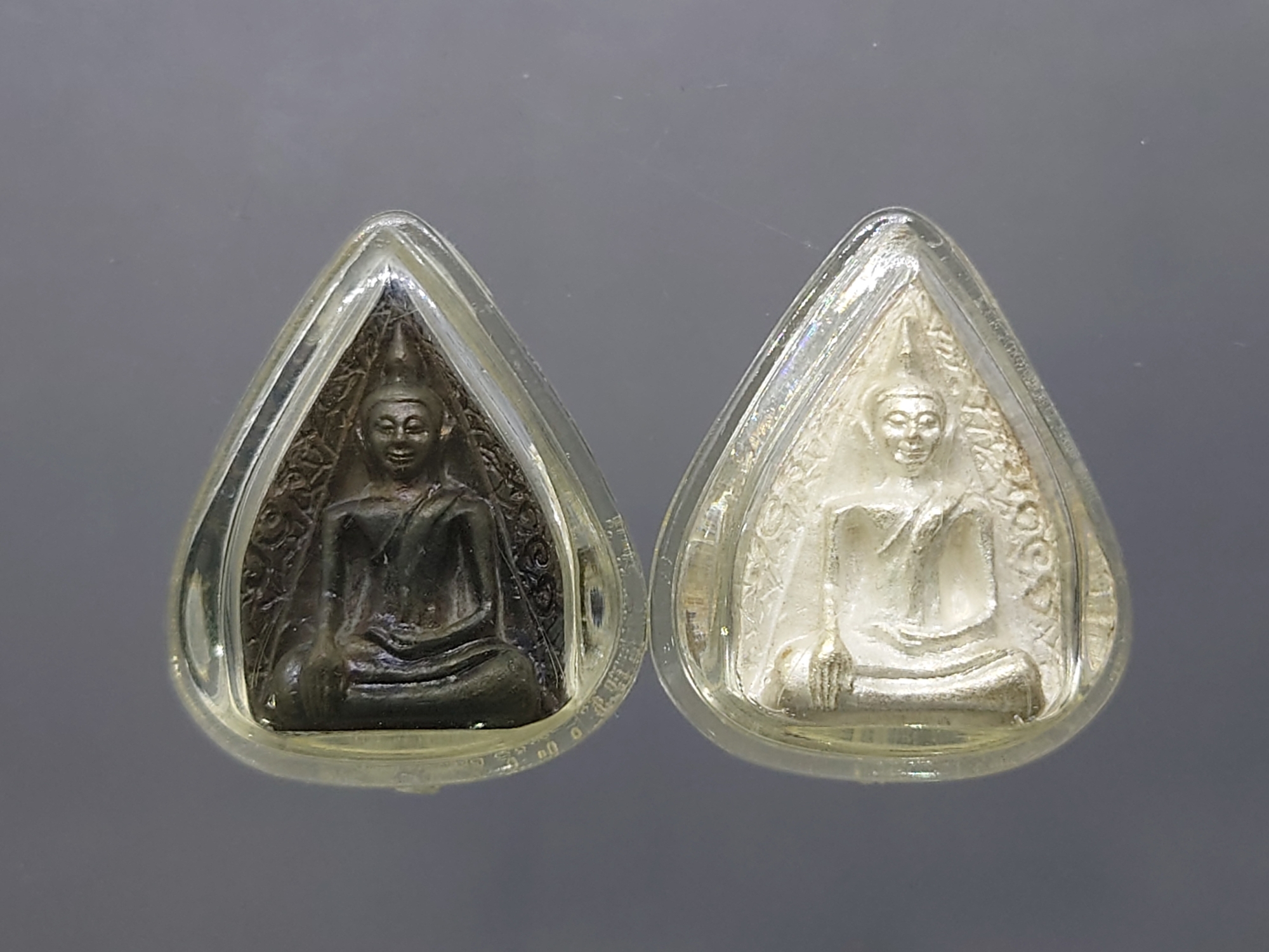 พระนางพญา พิมพ์ใบโพธิ์ เนื้อเงิน-นวโลหะ ทีฆายุโกโหตุสังฆราชา ๘๐ พรรษา ญสส วัดบวรนิเวศวิหาร ปี2536 พร้อมกล่องเดิม