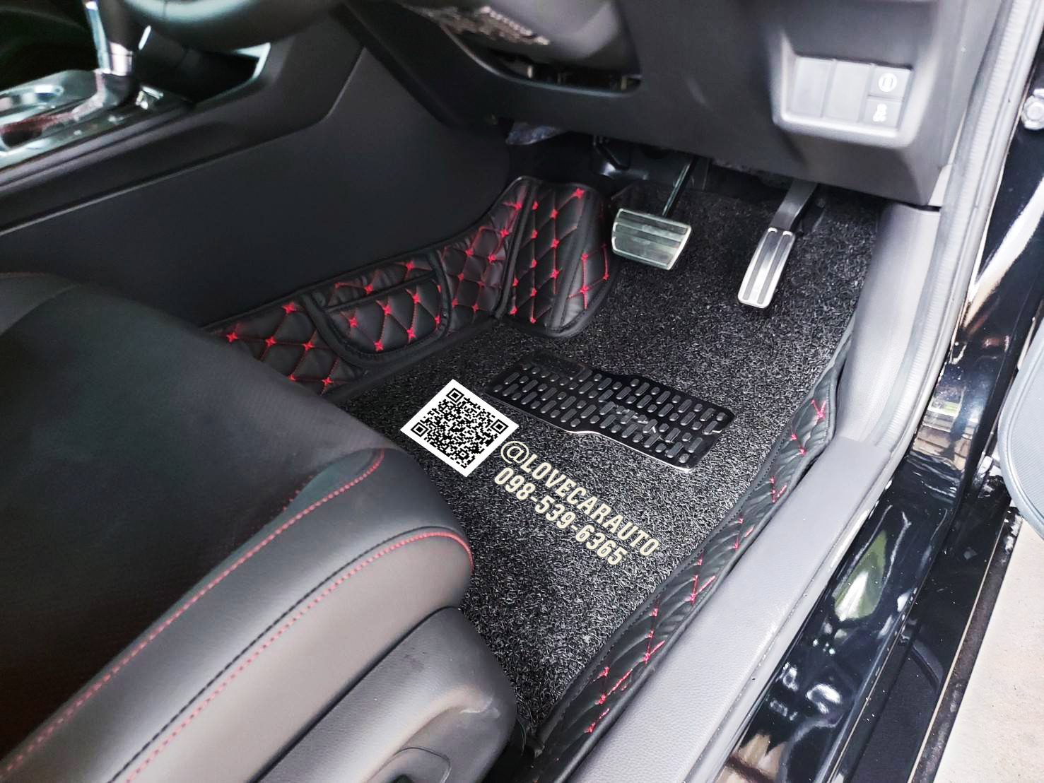 พรมปูพื้นรถยนต์ 8D Honda Civic eHEV 2022 สีดำด้ายแดง+ไวนิลดักฝุ่นสีดำ