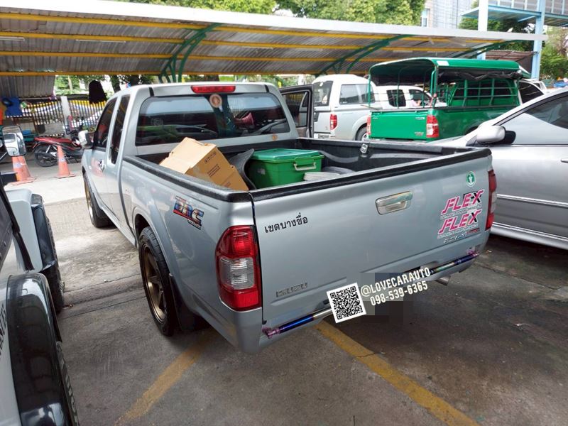 พรมปูพื้นรถยนต์ Isuzu D-Max CAB 2006 สีดำด้ายแดง