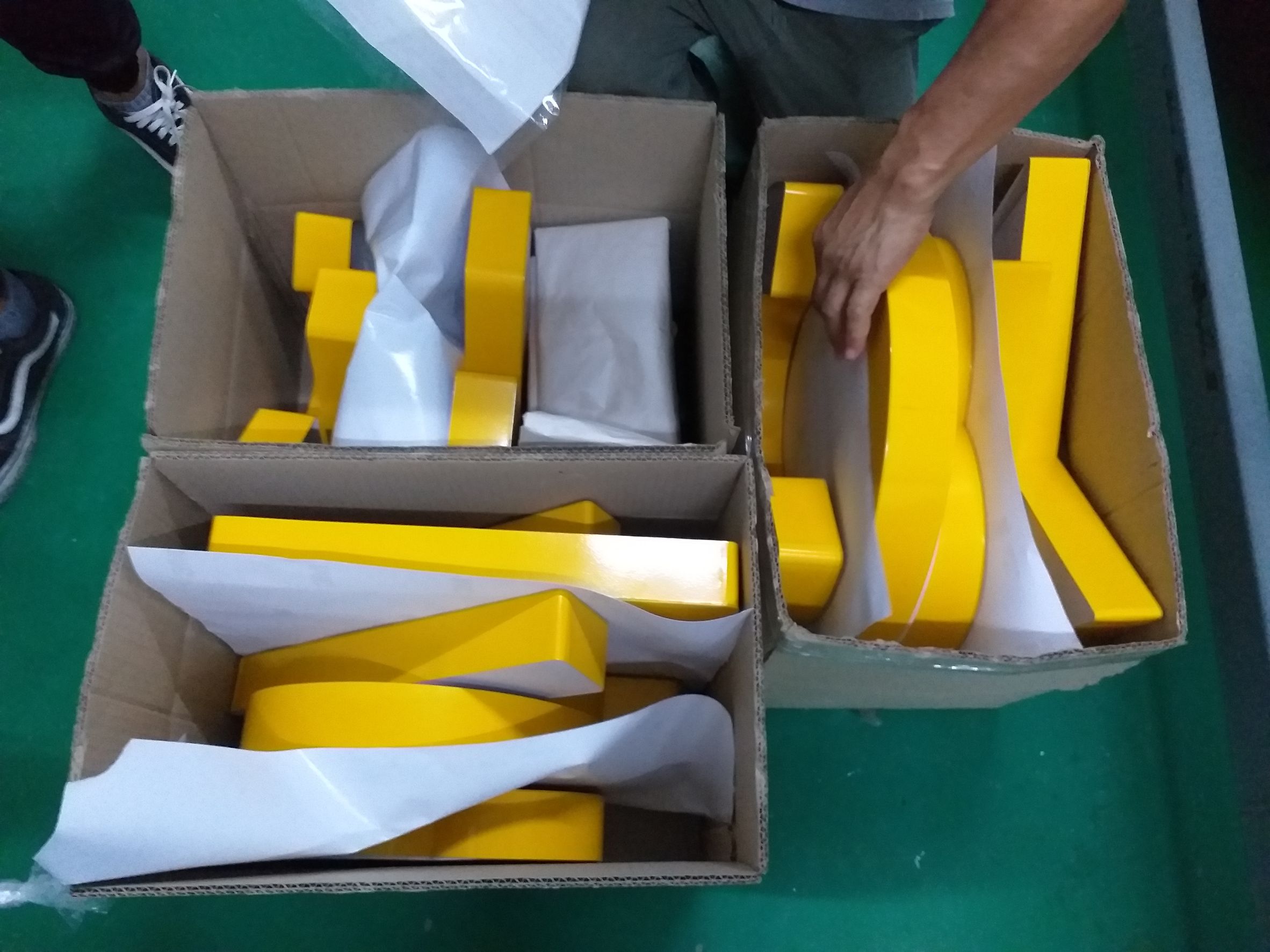 ป้ายตัวอักษรโลหะงานอักษรซิ้งค์พ่นสีเหลือง งานKABOCHA