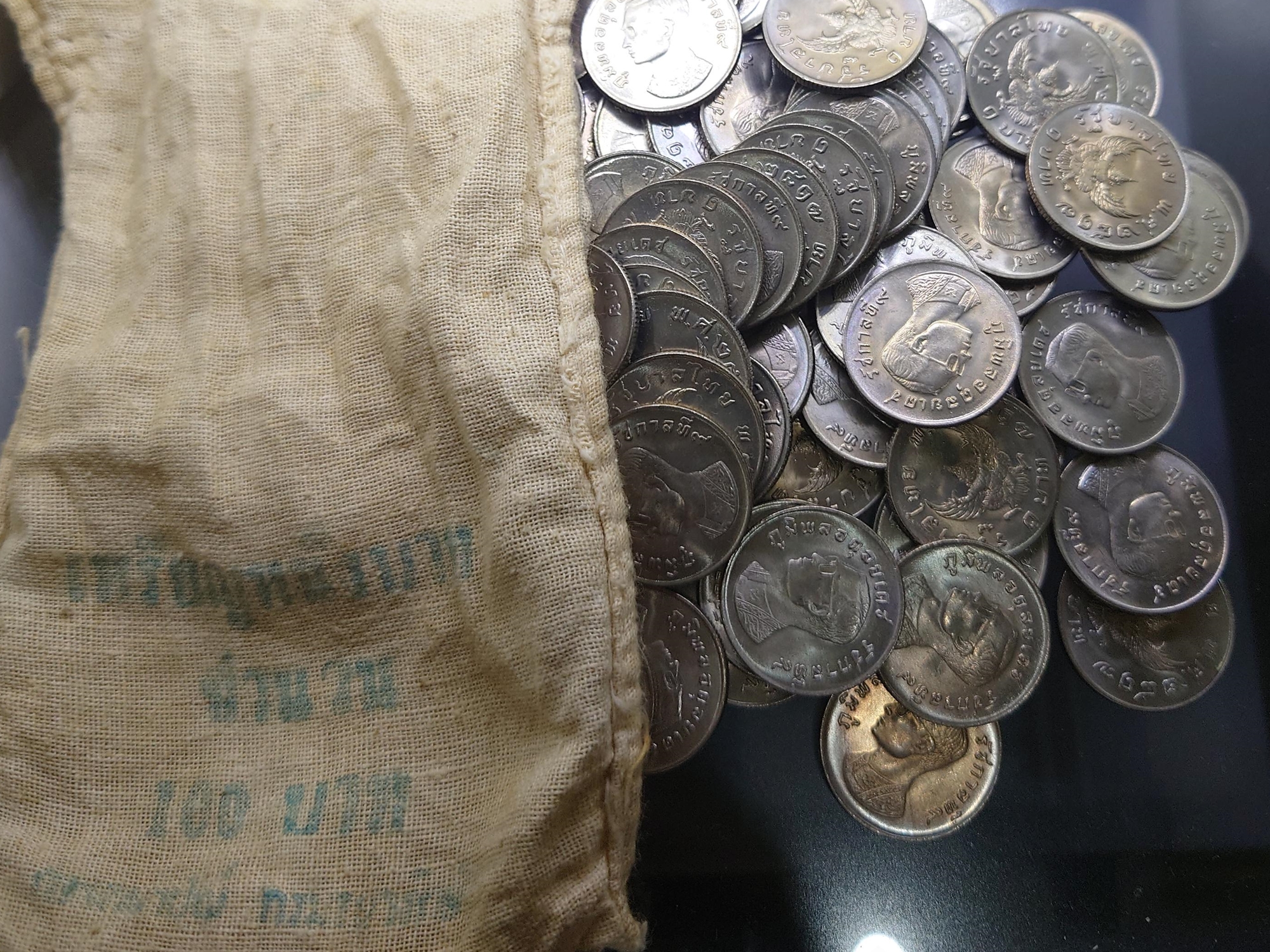 เหรียญ 1 บาท หลังครุฑ ปี 2517 เหรียญครุฑ ไม่ผ่านใช้งาน