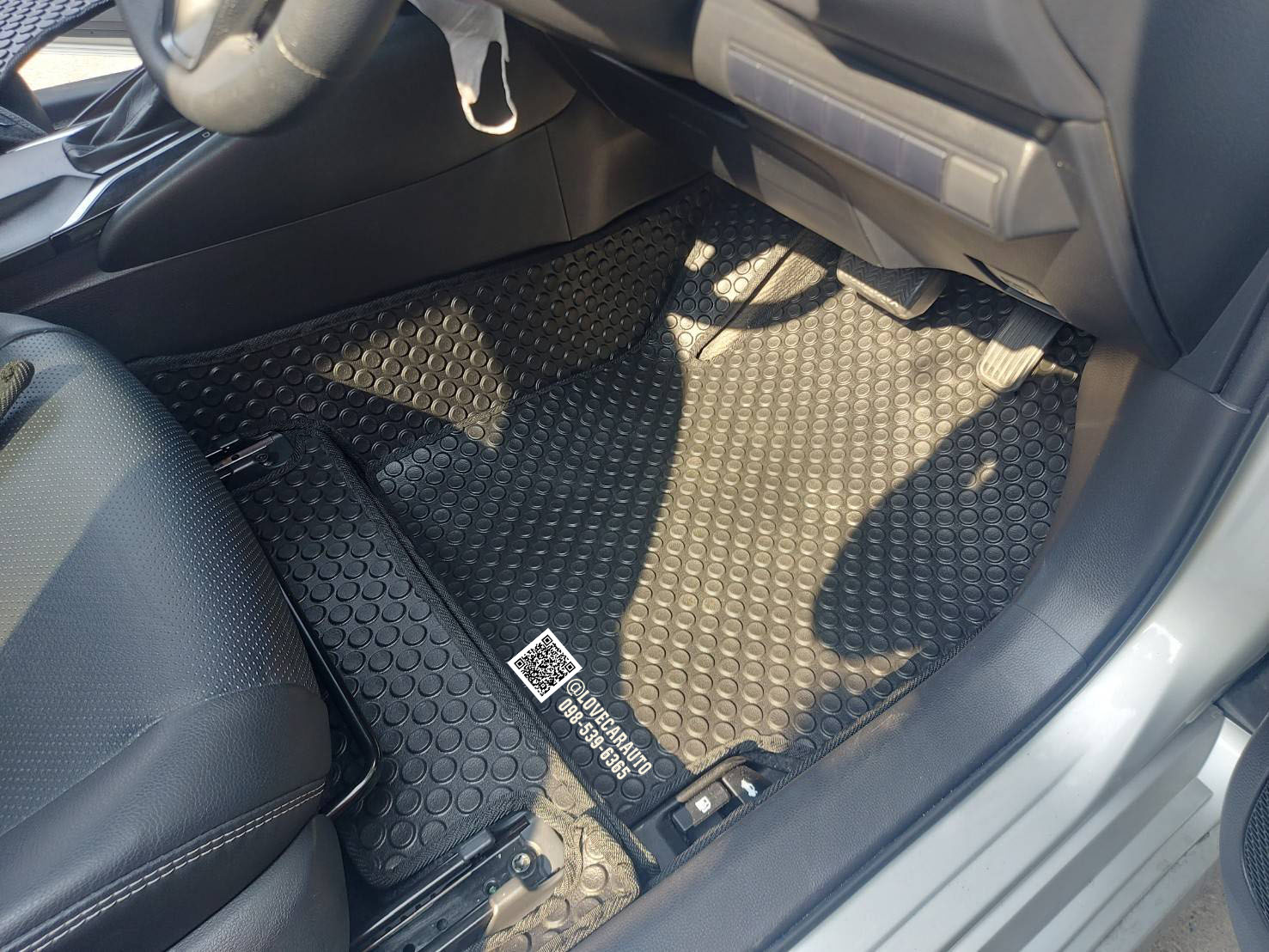 พรมปูพื้นรถยนต์ Toyota Altis 2020 กระดุมดำ