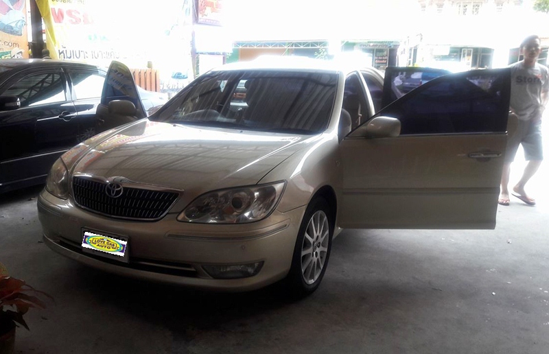 ผ้ายางกระดุมเข้ารูป toyota camry 2005