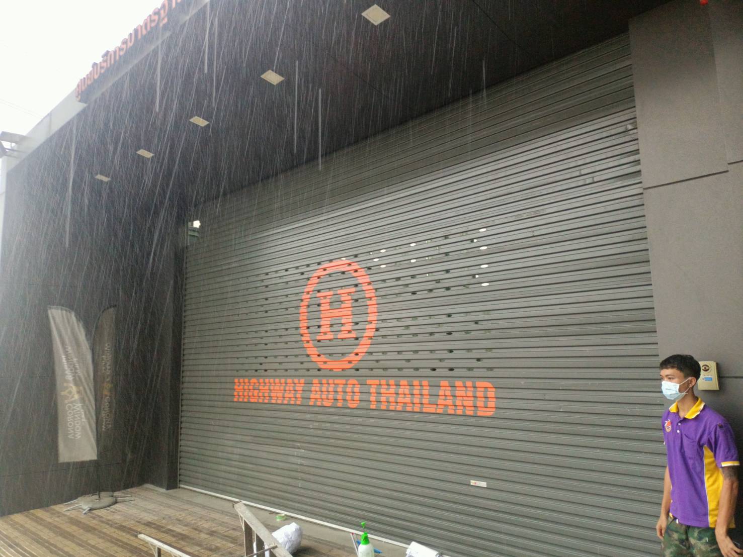 ป้ายสติกเกอร์ ติดประตูเหล็กลูกค้า งานHIGHWAY AUTO THAILAND