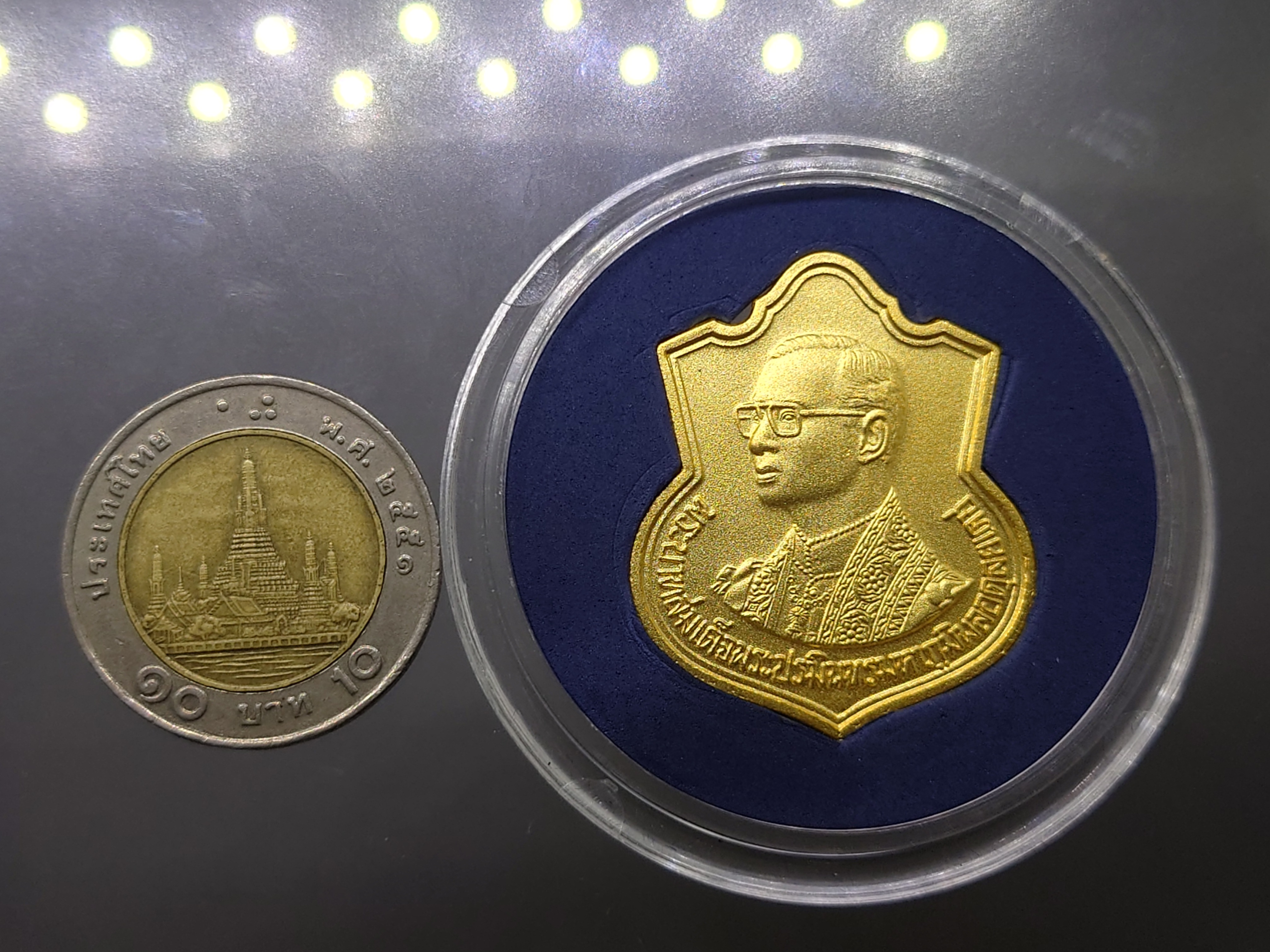 เหรียญเสมา เนื้อทองคำพ่นทราย ที่ระลึก 6 รอบ รัชกาลที่9 มหาดไทยจัดสร้าง พ.ศ.2542 หายาก (หนัก 1 บาท)