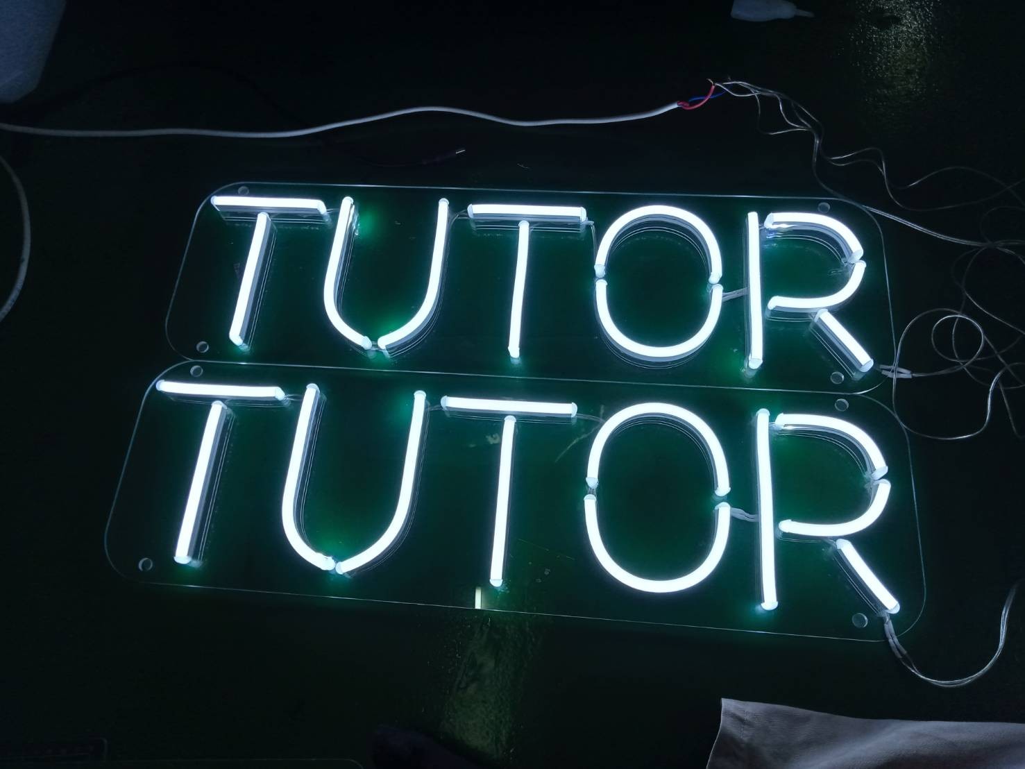 ป้ายไฟแอลอีดีนีออนเฟล็ค งานBRAIN TUTORนีออน