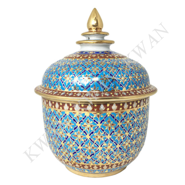 KWAN โถเบญจรงค์ 4 นิ้ว ลายดอกพิกุล พื้นเขียวฟ้า
