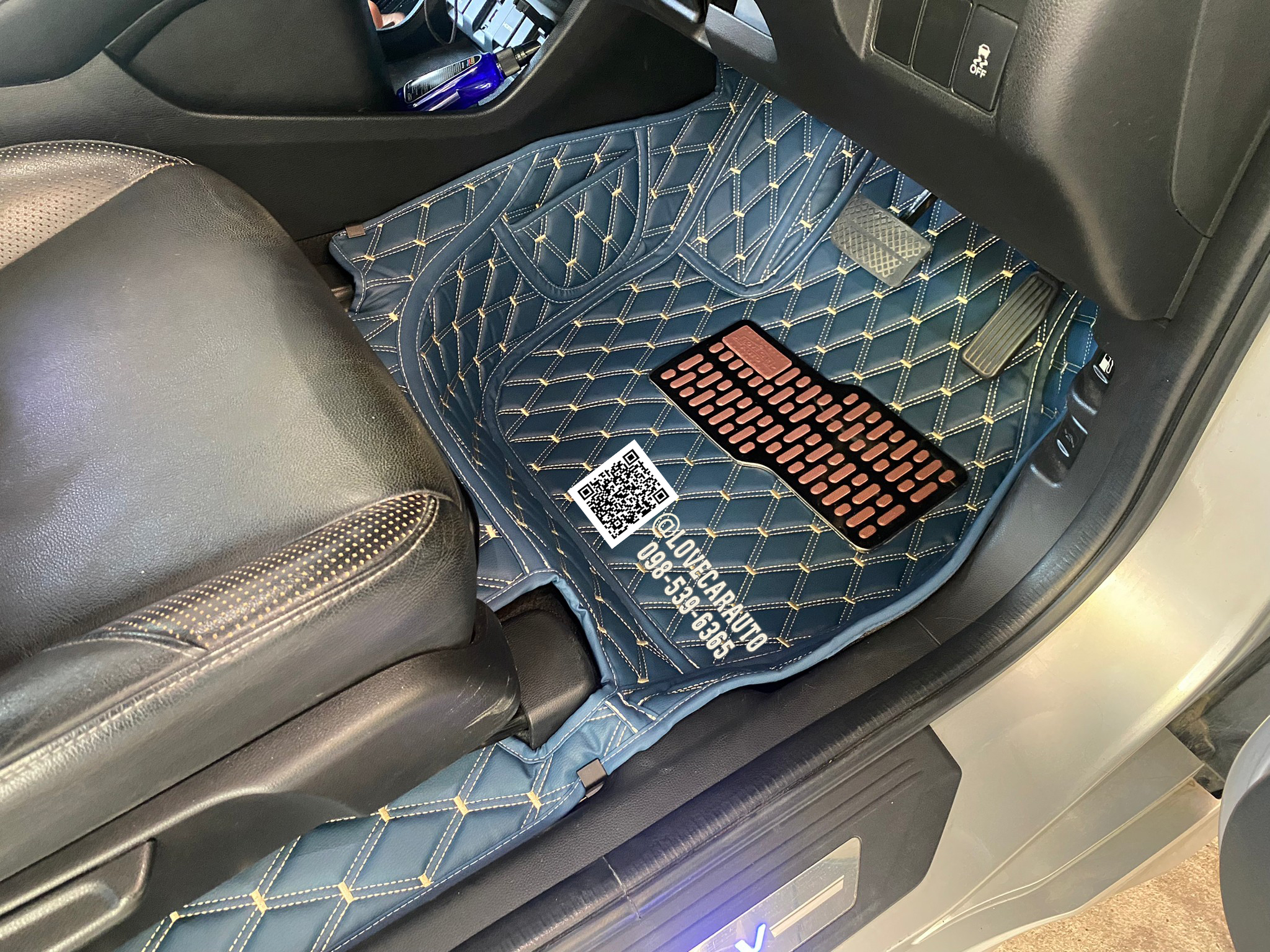 พรมปูพื้นรถยนต์ 6D VVIP Honda HRV 2019 สีน้ำเงินด้ายคู่สีทอง