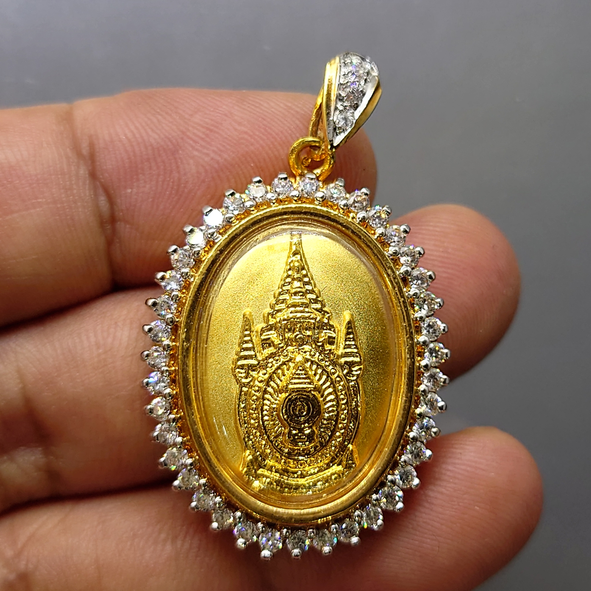 เข็มกลัด เข็มที่ระลึกตราสัญลักษณ์เฉลิมพระเกียรติในหลวงราชกาลที่ 9 รุ่นรู้รักสามัคคี พร้อมกล่องจัดทำขึ้นโดยเฉพาะ ปี2550