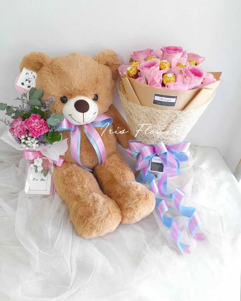 ตุ๊กตาหมี 60 cm และช่อช็อคโกแลต 15 ลูก