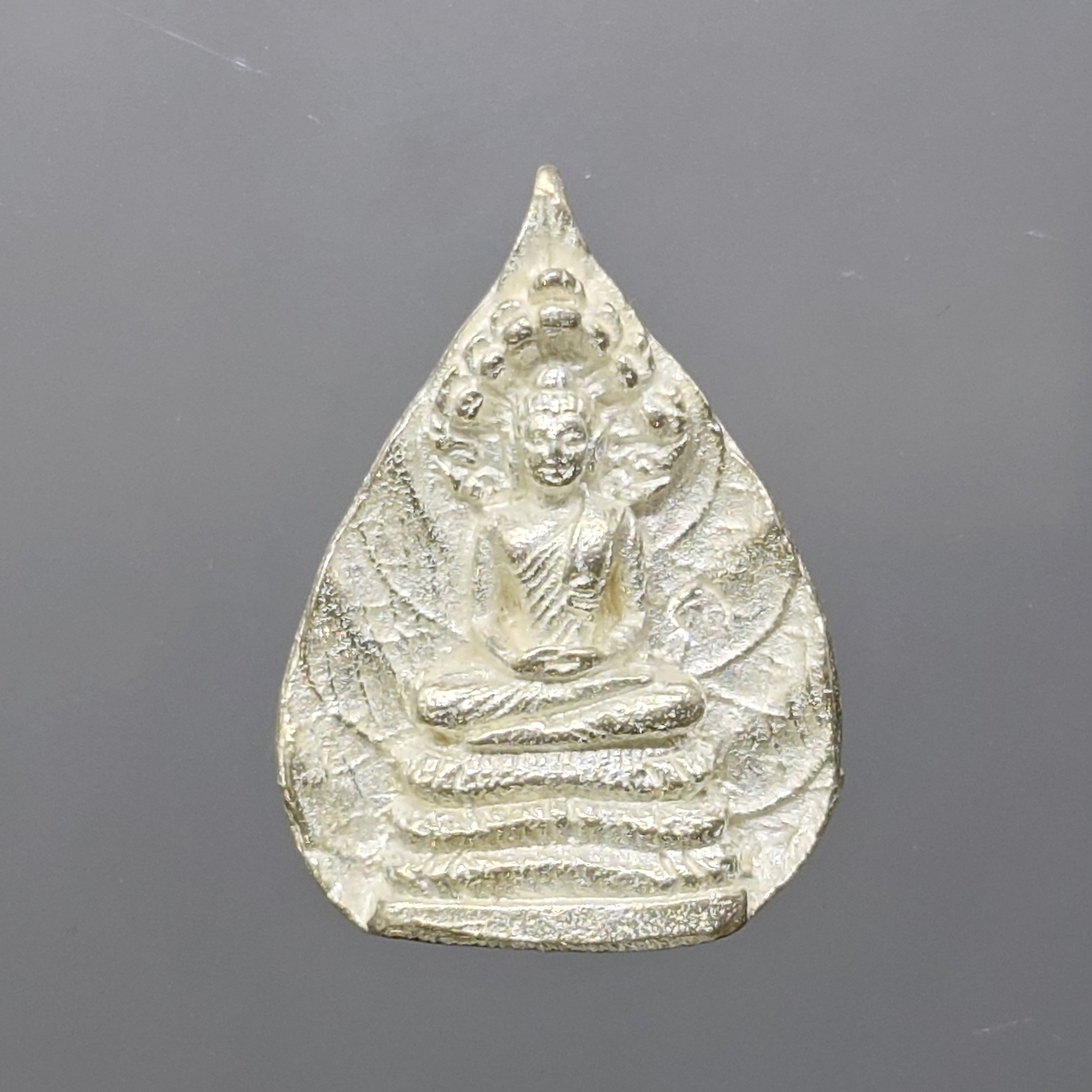 เหรียญหล่อใบโพธิ์ พิมพ์นาคปรก เจ้าคุณนรฯ 96 ปี ธมมวิตกโก (ท่านเจ้าคุณนรรัตน์ ธมมวิตกโก) เนื้อเงิน วัดเทพศิรินทราวาส ปี2537 พร้อมกล่องเดิม