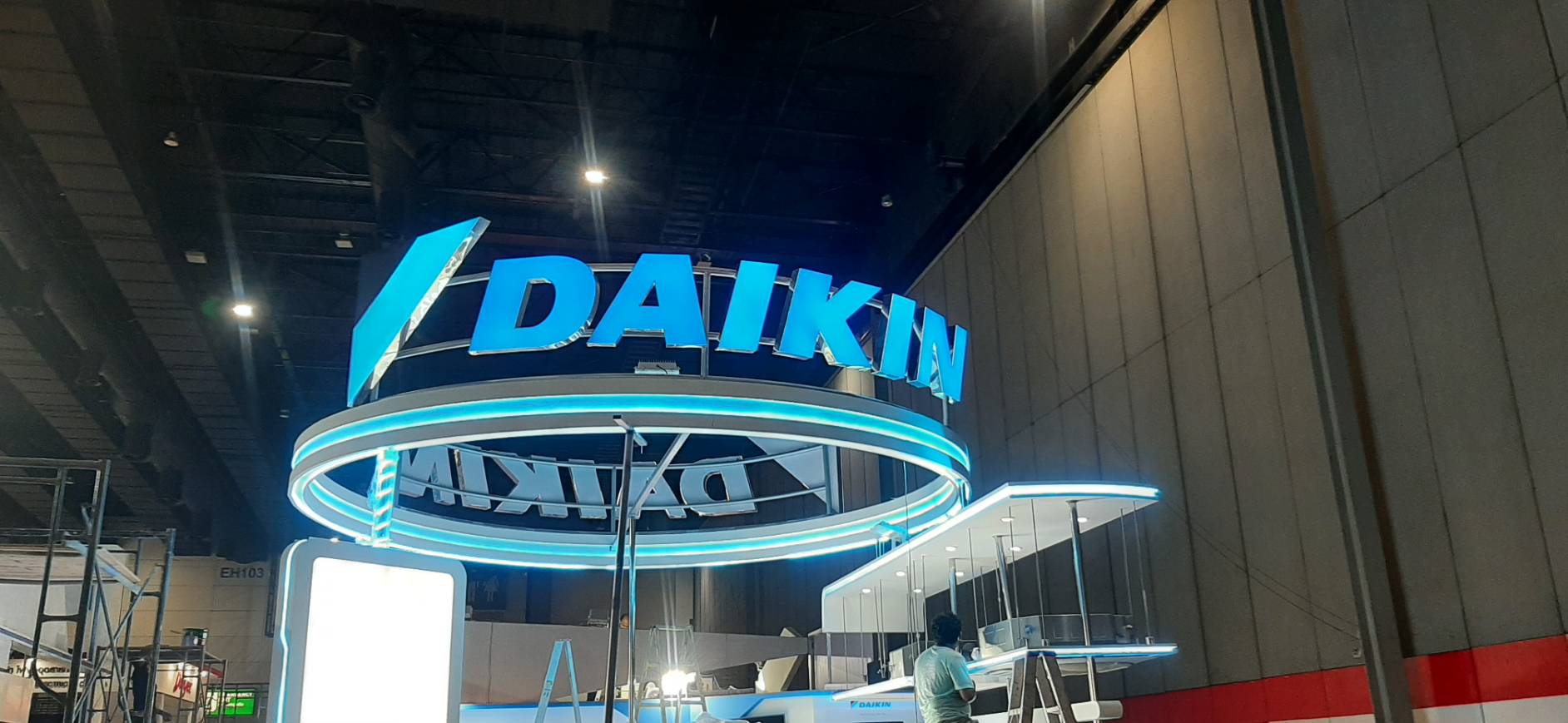 ป้ายตัวหนังสือไฟออกหน้า งานDAIKIN