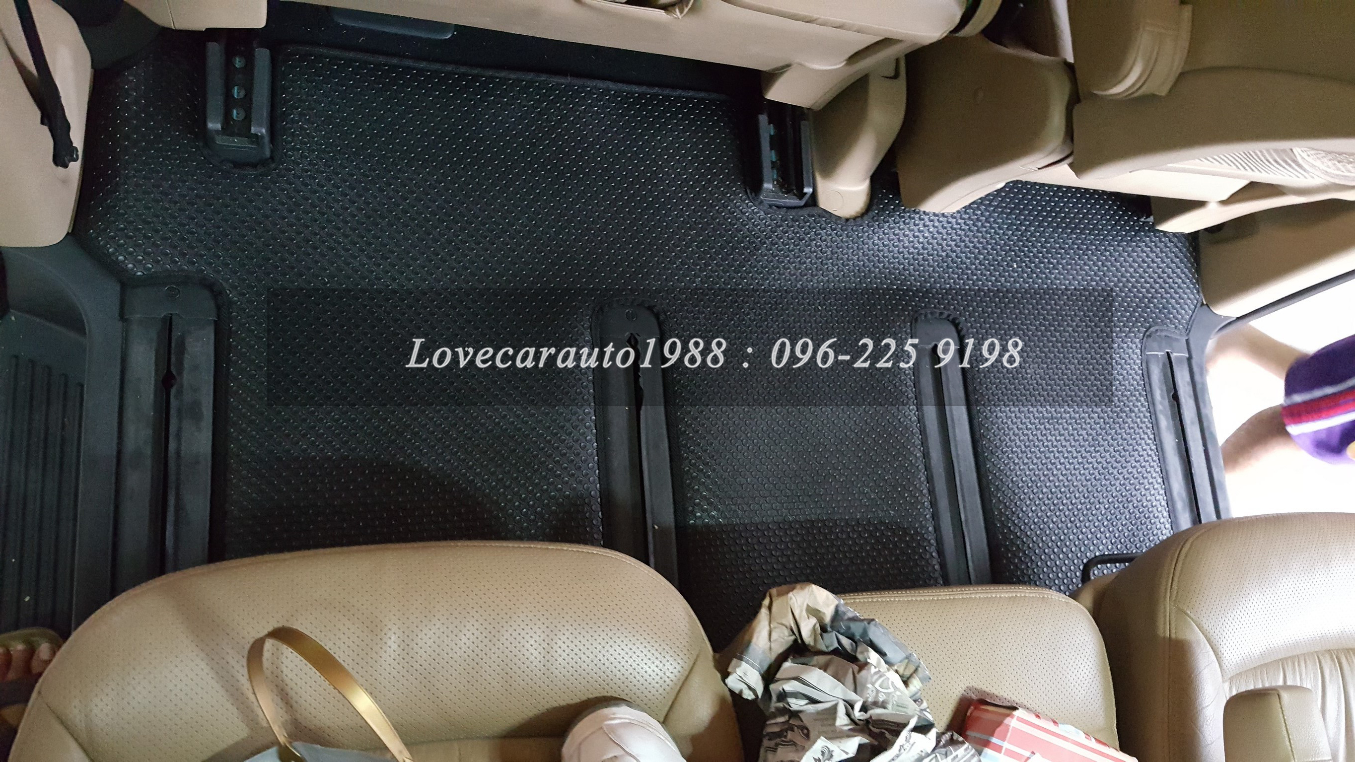 ยางปูพื้นรถยนต์ Hyundai H1-MAESTO กระดุมเล็กสีดำ