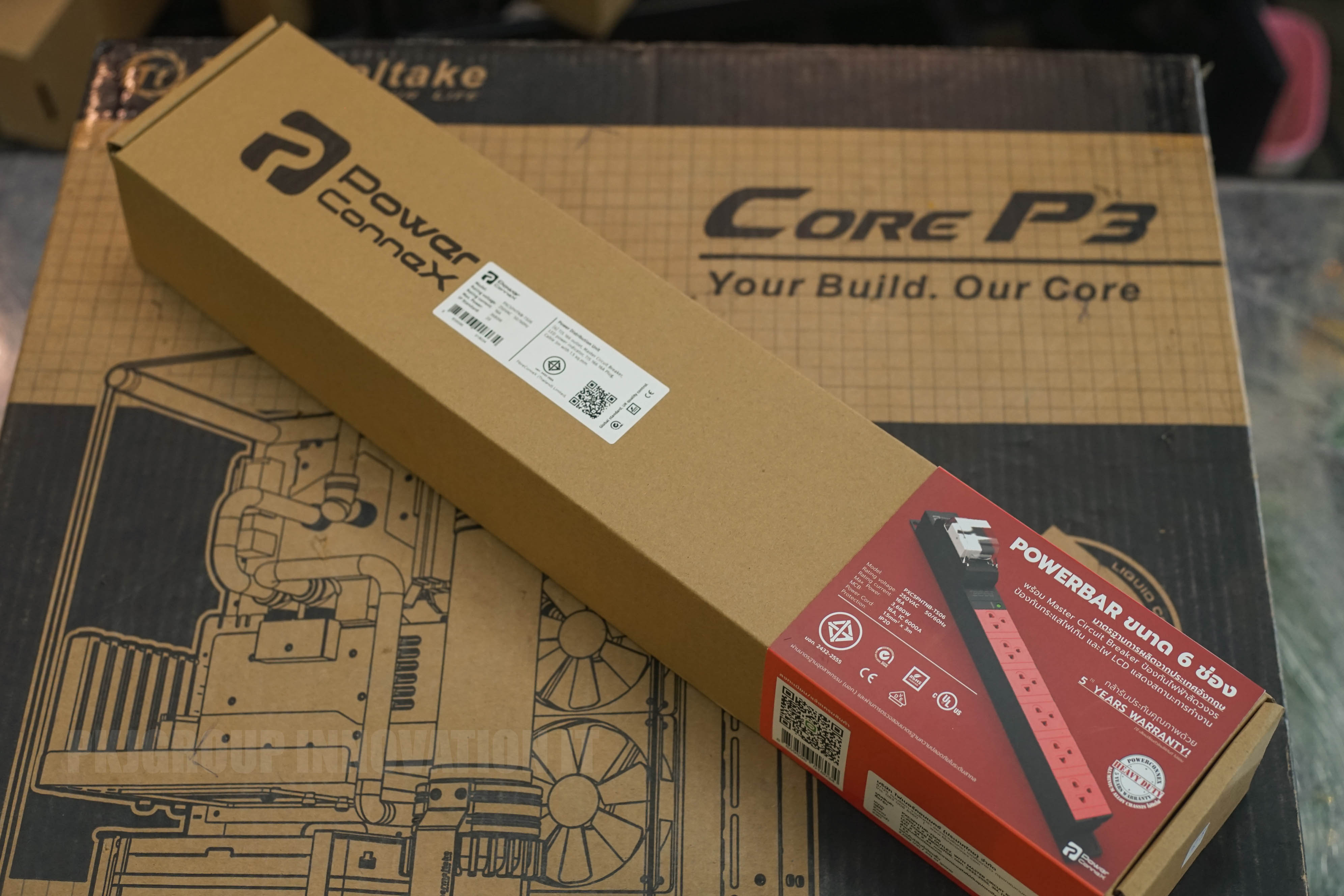 PowerConneX ปลั๊กไฟ ( PXC5PHTNB-TS06) มาพร้อมเต้าเสียบมาตรฐาน มอก. 6 ช่อง มีแผ่นกั้นการสัมผัสโดนภายในโดนภายในโดยตรง