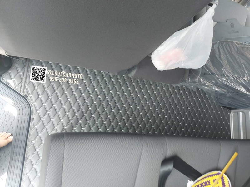 พรมปูพื้นรถยนต์ toyota commuter 2023 พรมvvip สีเทาด้ายเทา