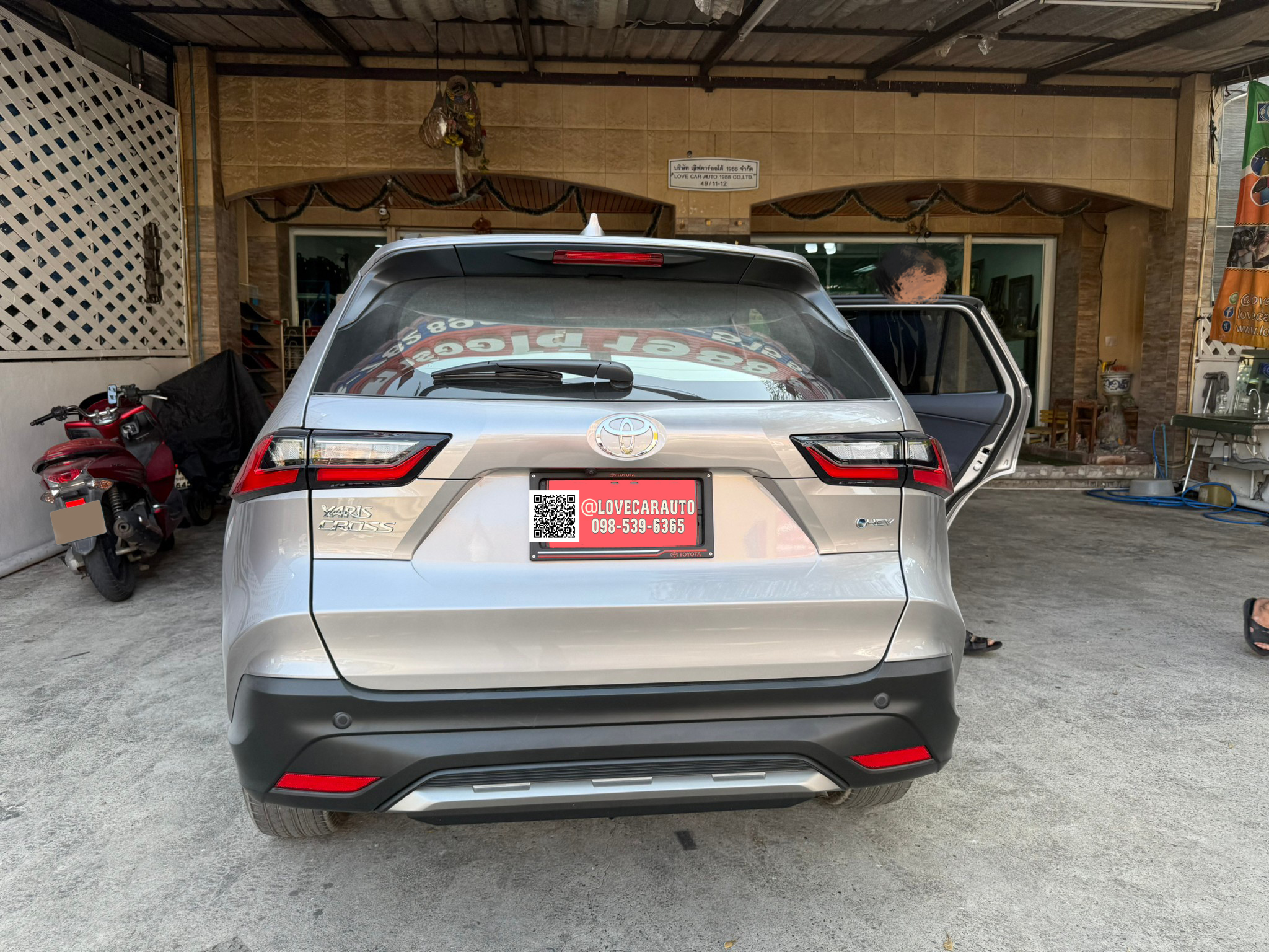 พรมปูพื้นรถยนต์ toyota yaris cross พรมดักฝุ่นสีเทา