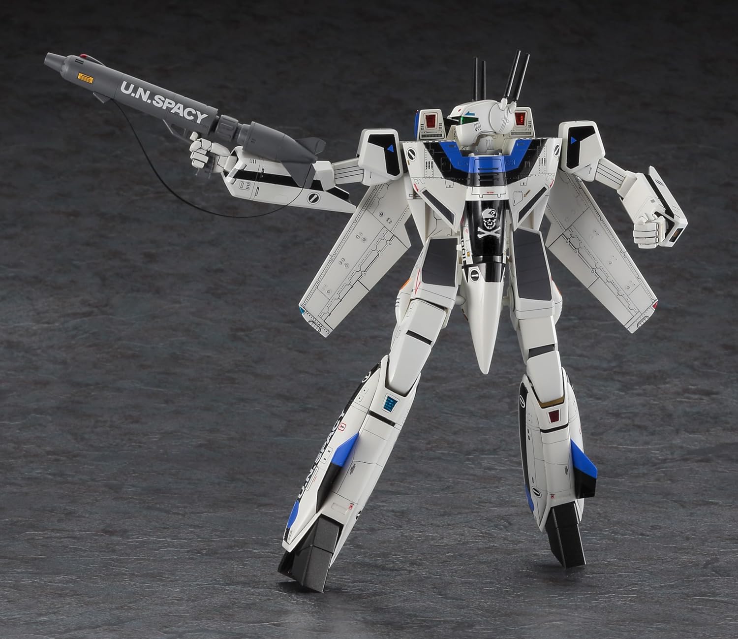 **MTS Toys**Hasegawa Macross 1/72 : VF-1S Battroid Valkyrie "Max"