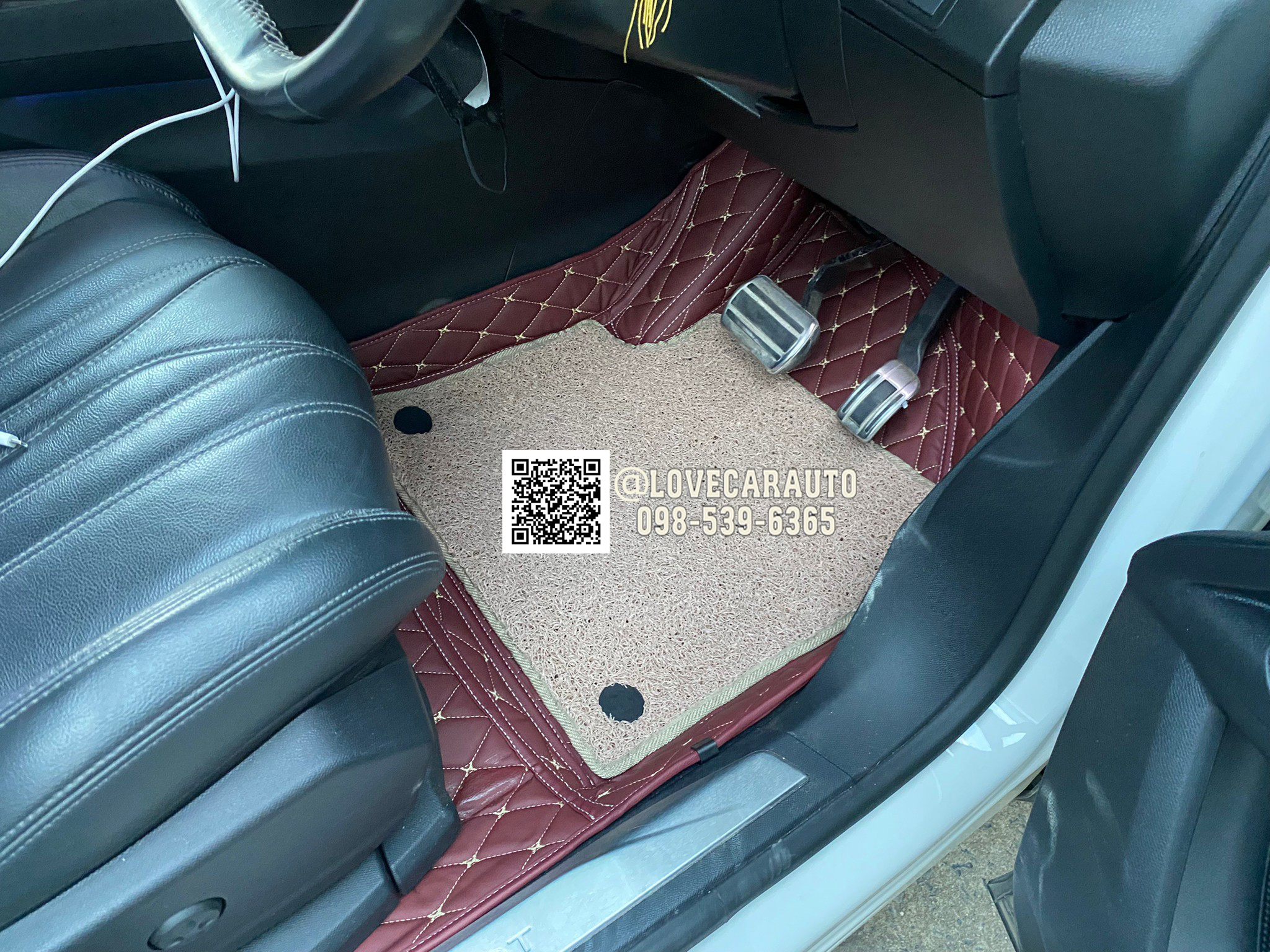 พรมปูพื้นรถยนต์ พรม7D Peugeot 5008 สีแดงเลือดหมู ไวนิลสีครีม