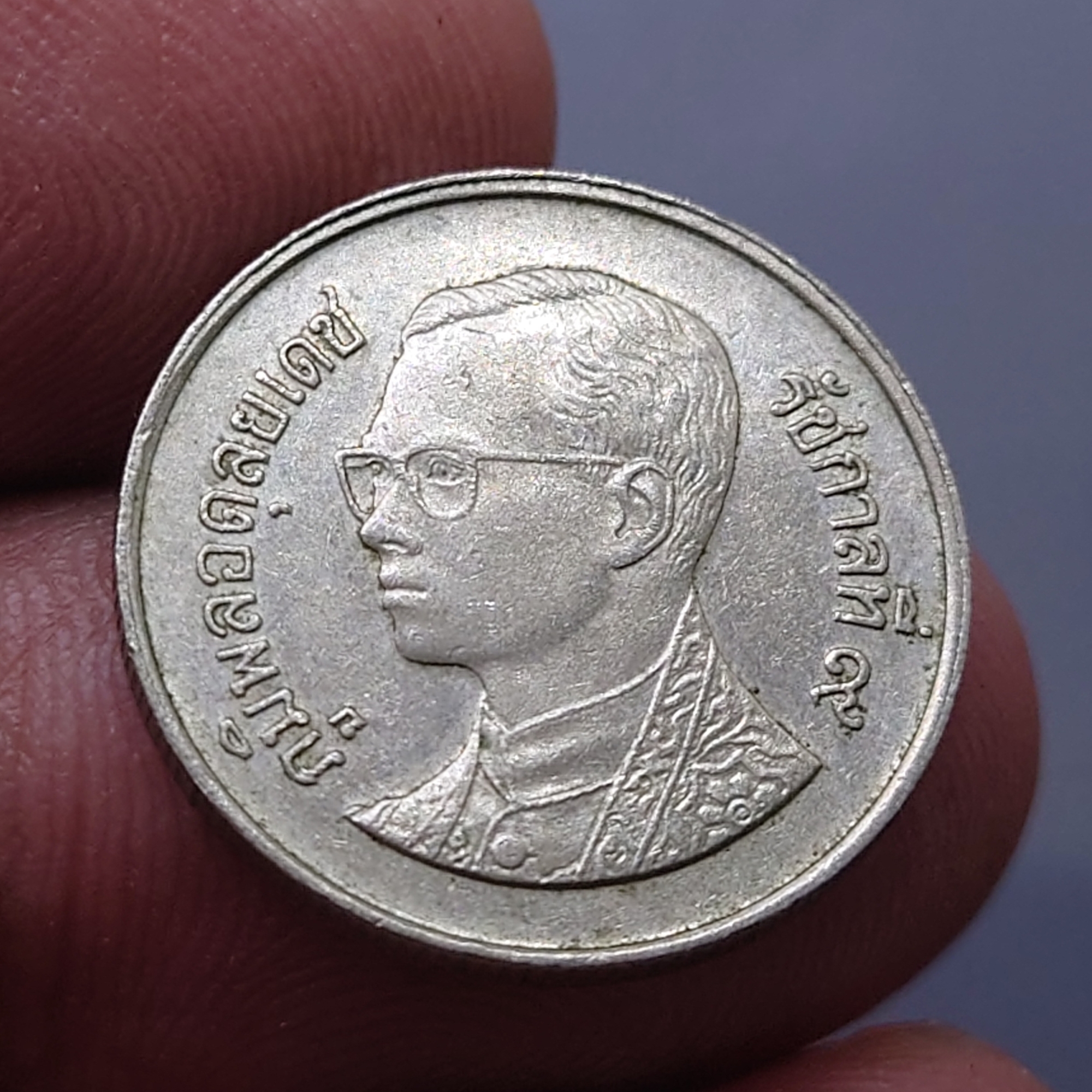 เหรียญ 1 บาท หมุนเวียน ปี พ.ศ.2529 ผ่านใช้งานน้อย "ช่อฟ้าสั้น" (ตัวติดลำดับ1)