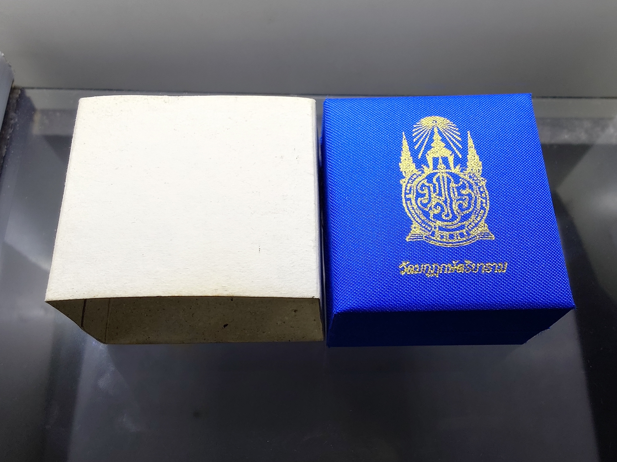 เหรียญพระไพรีพินาศ เนื้อเงิน สามกษัตริย์ 200 ปี พระจอมเกล้าฯ โครงการบูรณะฯ โบราณสถาน วัดมกุฏกษัตริยาราม ปี2547 พร้อมกล่องเดิม