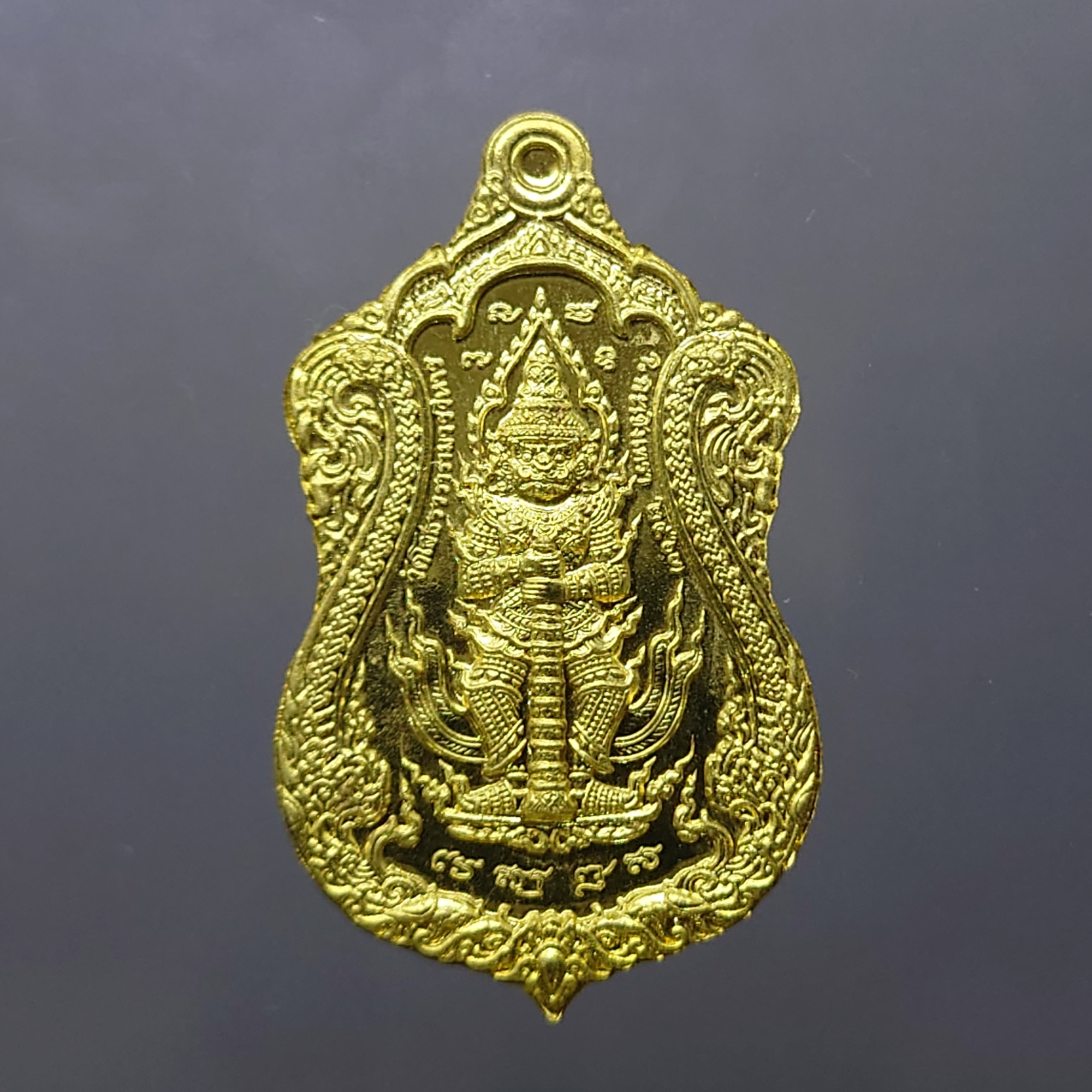 เหรียญหลวงพ่อโสธร หลังท้าวเวสสุวรรณ รุ่นประทารพร เนื้อทองทิพย์ ลงยาขอบ จัดสร้างโดย มูลนิธิมิราเคิล ออฟไลฟ์ พ.ศ.2563