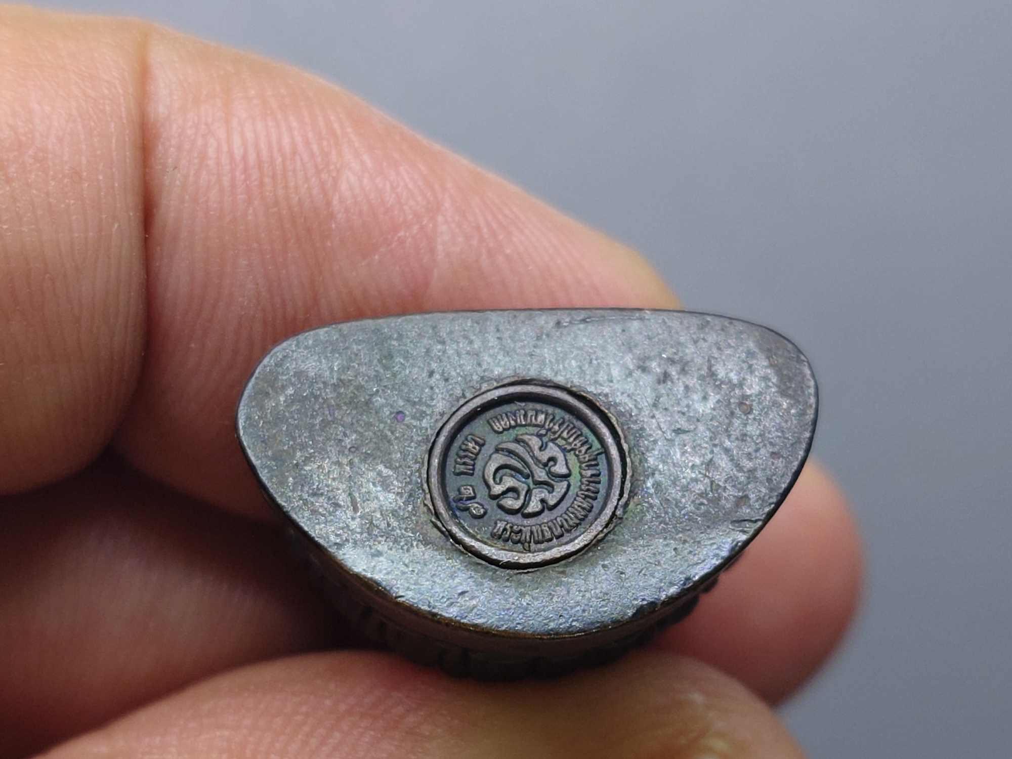 พระกริ่ง ภปร พระพุทธนวมมหาราชายุจฉับปริวัตนมงคล เนื้อนวะโลหะ ฉลองพระชนมายุครบ 6 รอบ รัชกาลที่9 ปี2542 พร้อมกล่องเดิม