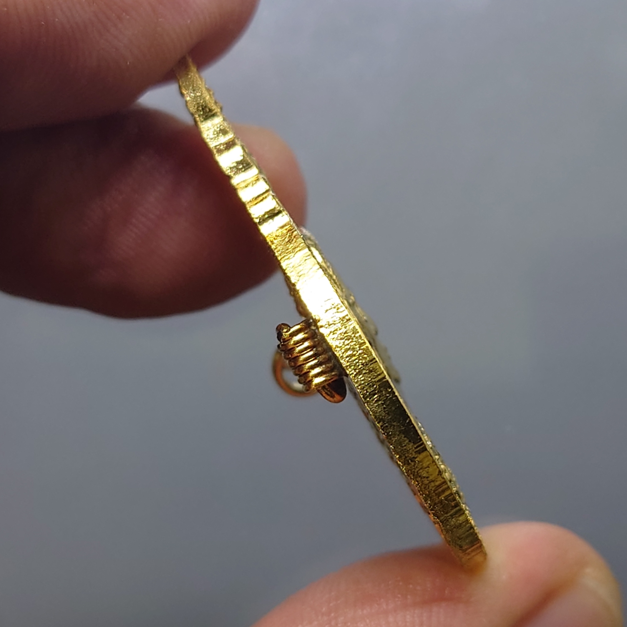 เข็มกลัด เข็มที่ระลึก 5 ธันวามหาราช กาหลั่ยทอง ครั้งที่ 22 ในหลวง ร9 พ.ศ.2541