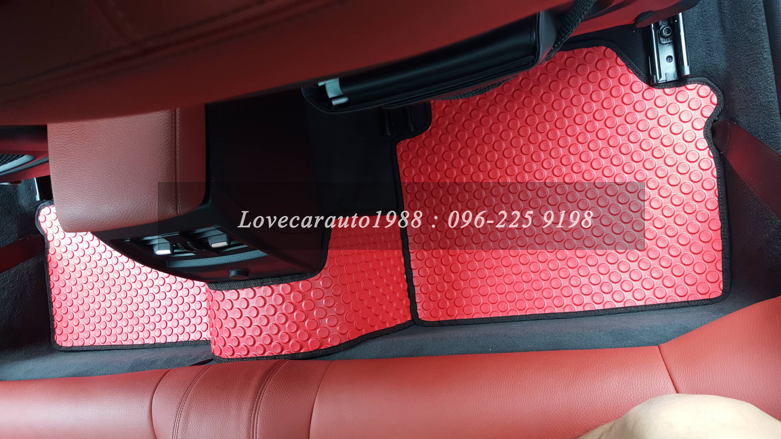 พรมรถยนต์ BMW M4 F32 ลายกระดุมสีแดงขอบดำ