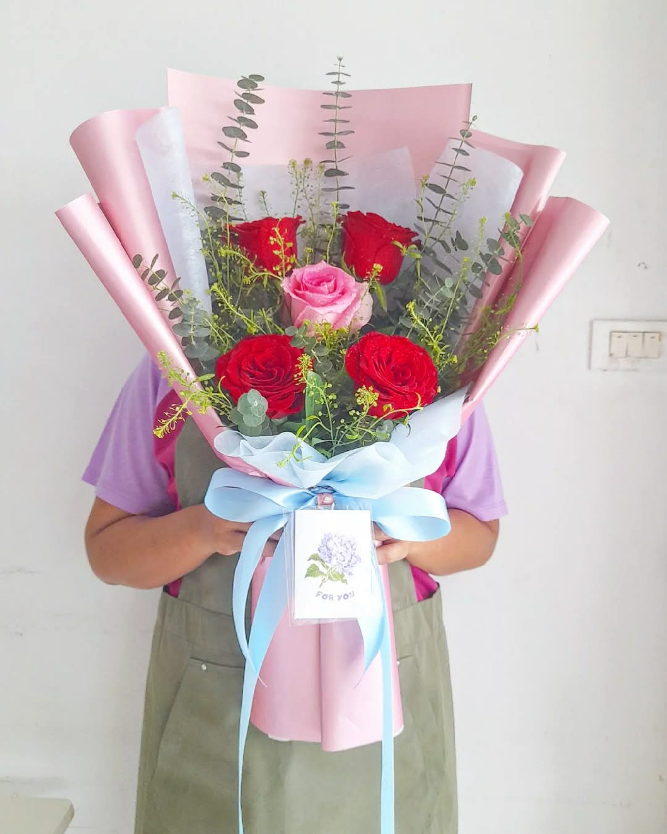 ช่อดอกกุหลาบ 5 ดอก