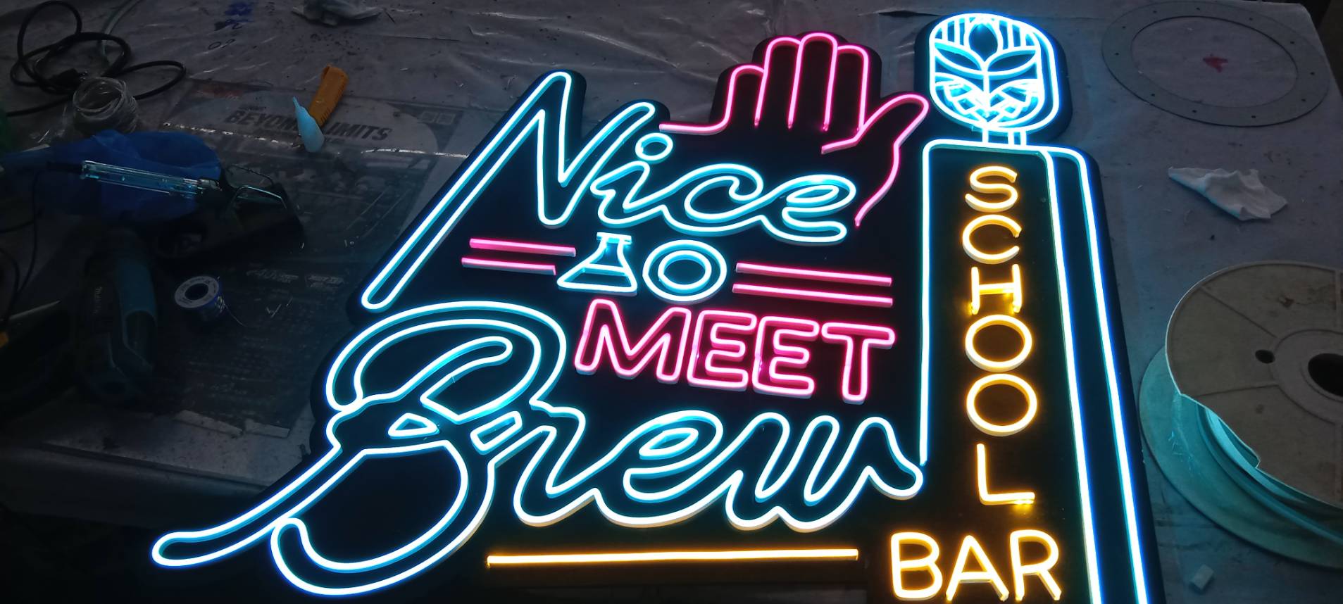 ป้ายไฟนีออน nice to meet brew school bar
