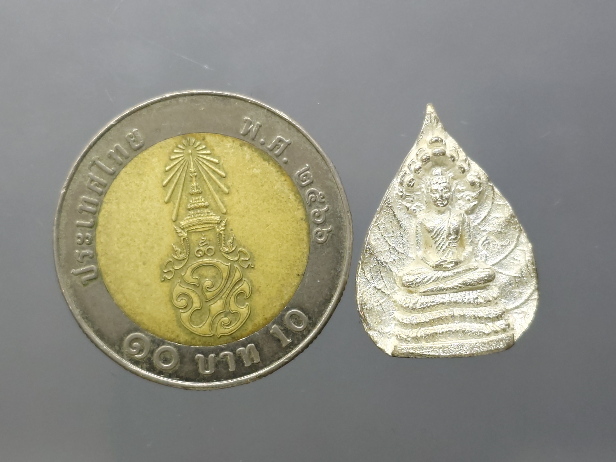 เหรียญหล่อใบโพธิ์ พิมพ์นาคปรก เจ้าคุณนรฯ 96 ปี ธมมวิตกโก (ท่านเจ้าคุณนรรัตน์ ธมมวิตกโก) เนื้อเงิน วัดเทพศิรินทราวาส ปี2537 พร้อมกล่องเดิม