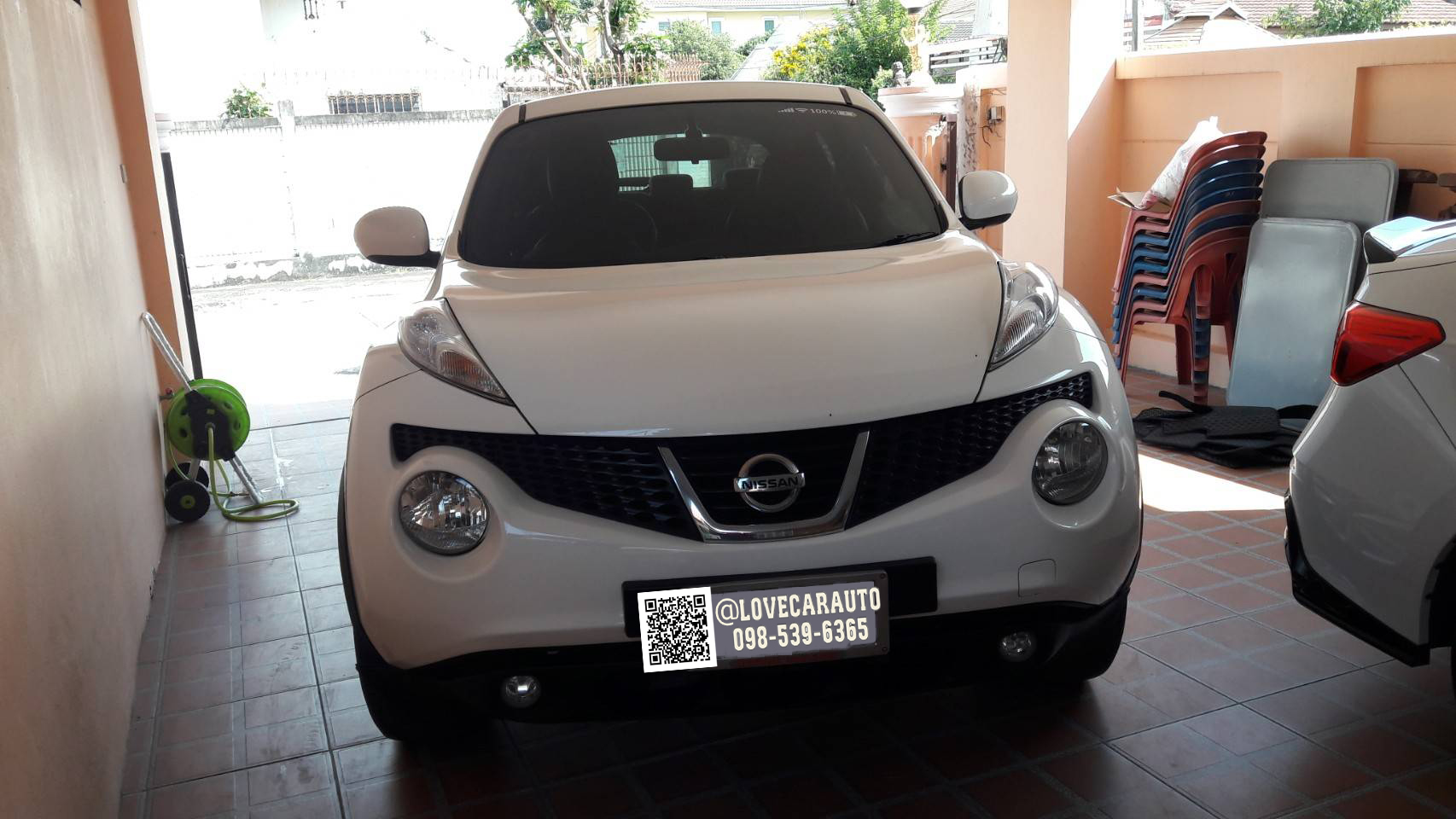 พรมปูพื้นรถยนต์ 6D Nissan Juke สีแดงไวน์