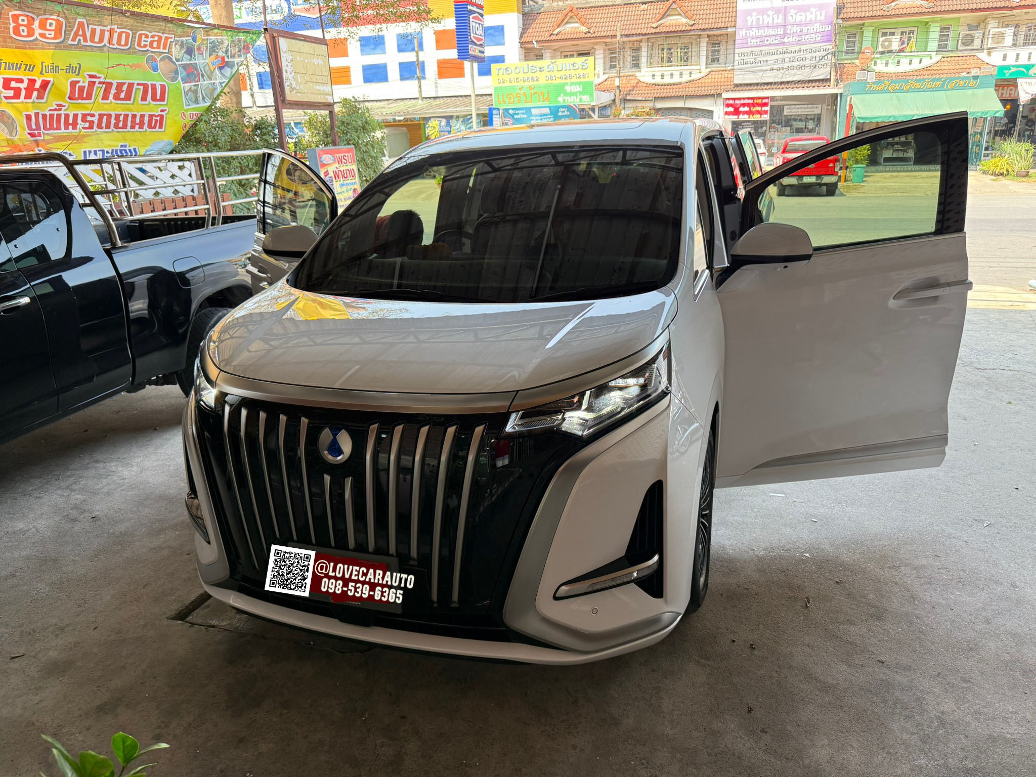 พรมรถตู้ Byd denza Vvip ด้ายคู่ สีกาแฟ